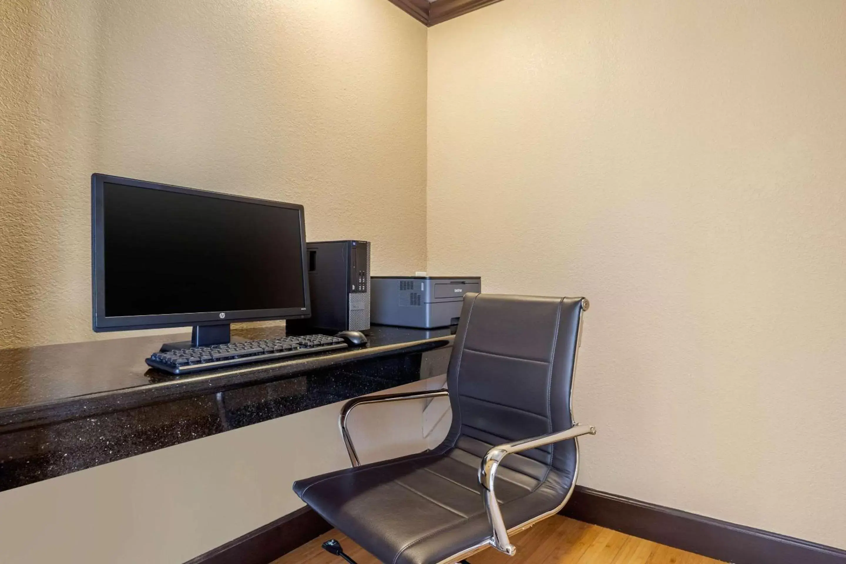 Business facilities, TV/Entertainment Center in Comfort Inn 290/NW