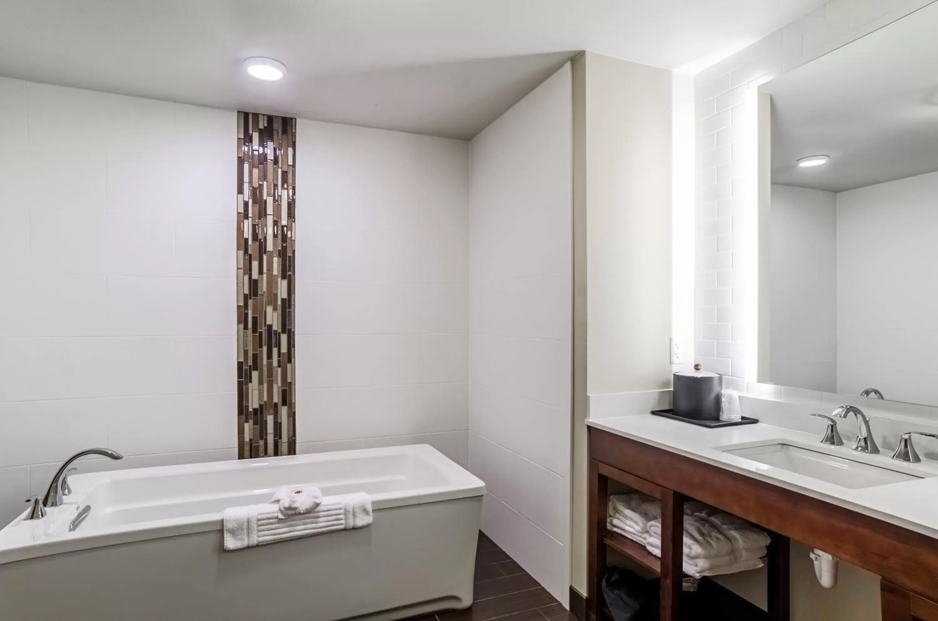 Bathroom in Comfort Suites Loveland