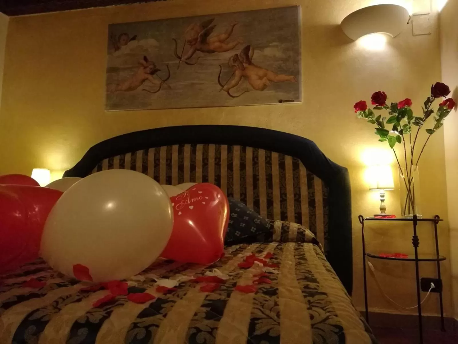 Bed in Hotel La Luna