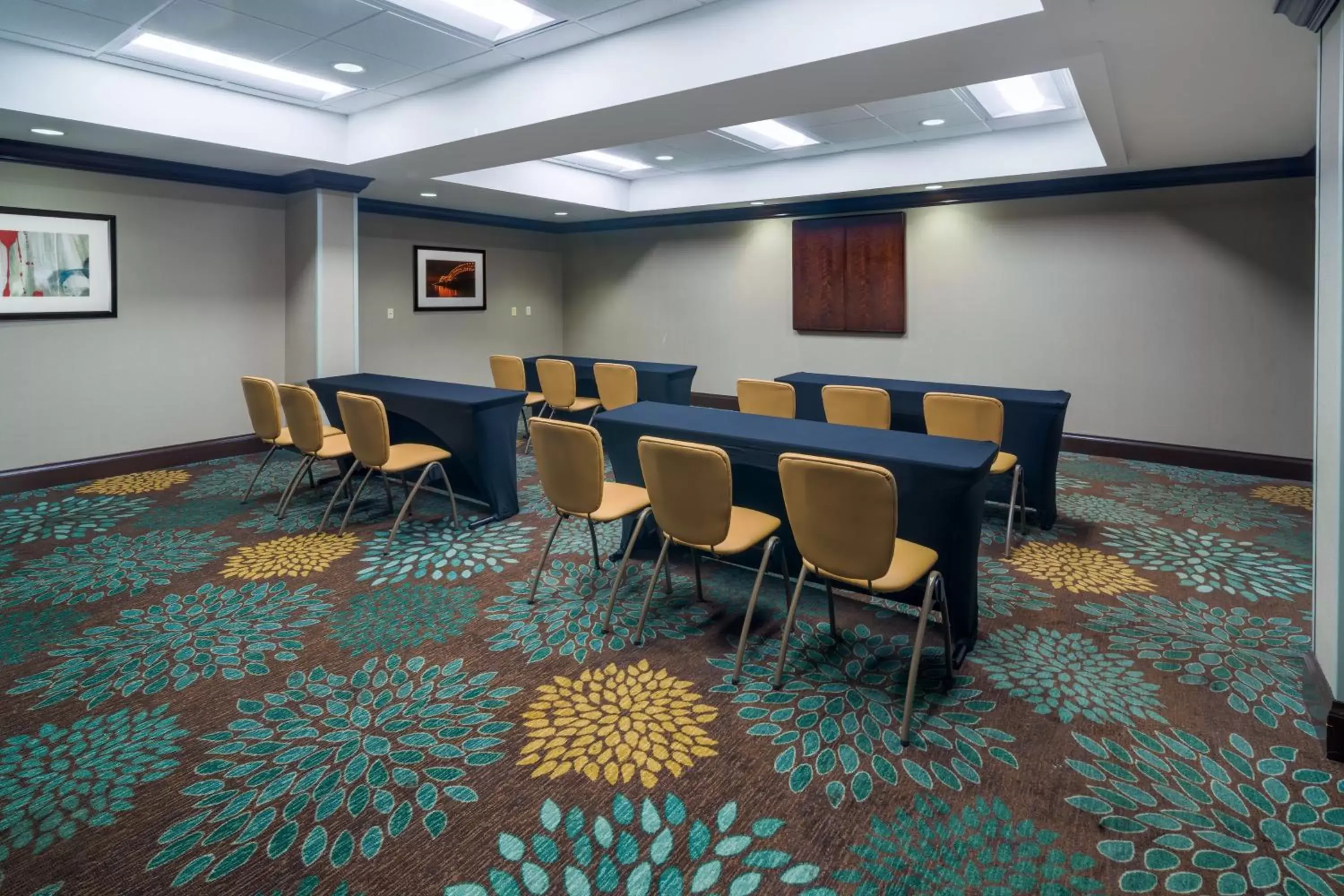 Meeting/conference room in Staybridge Suites Memphis-Poplar Ave East, an IHG Hotel