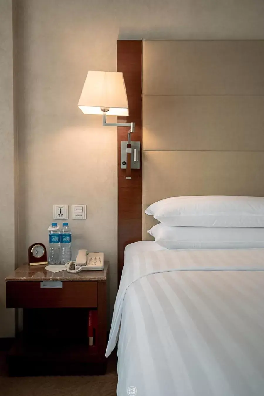 Coffee/tea facilities, Bed in Shangri-La Shenzhen - Nearby Luohu Border, Outdoor Swimming Pool Coffee/tea facilities, Bed in Shangri-La Shenzhen - Nearby Luohu Border, Outdoor Swimming Pool