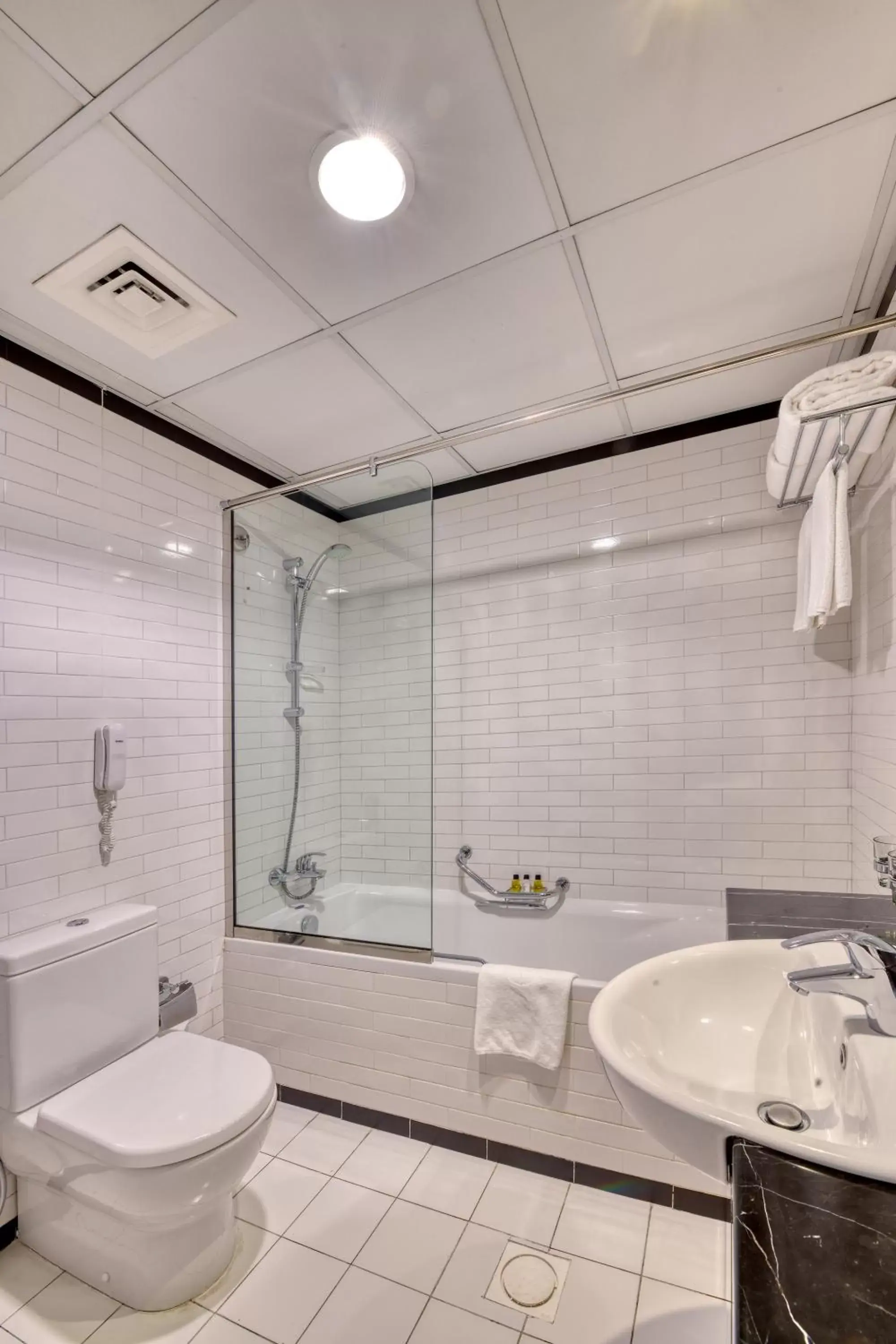 Bathroom in Pearl Marina Hotel Apartments