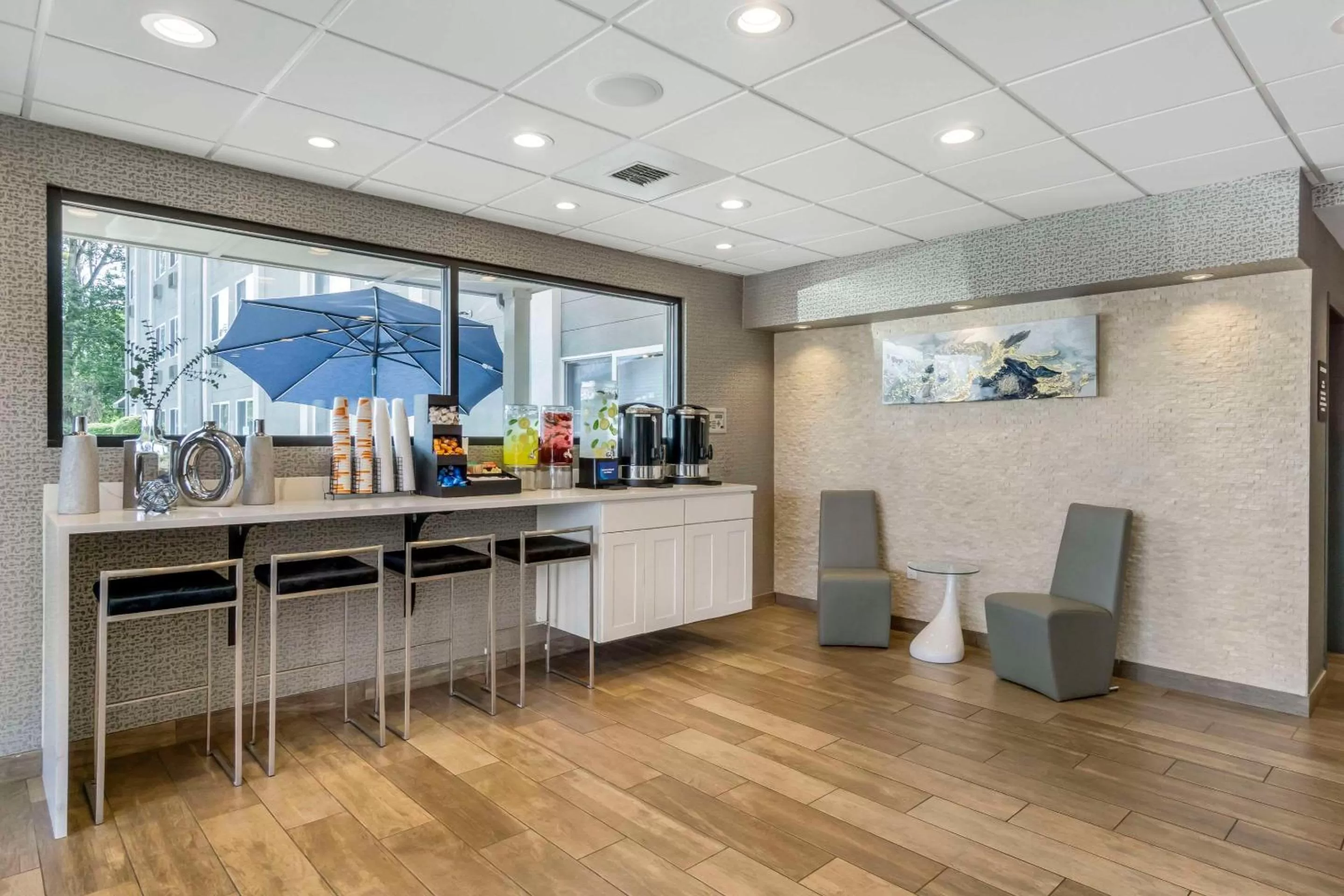 Food and drinks in Comfort Inn & Suites Pacific - Auburn