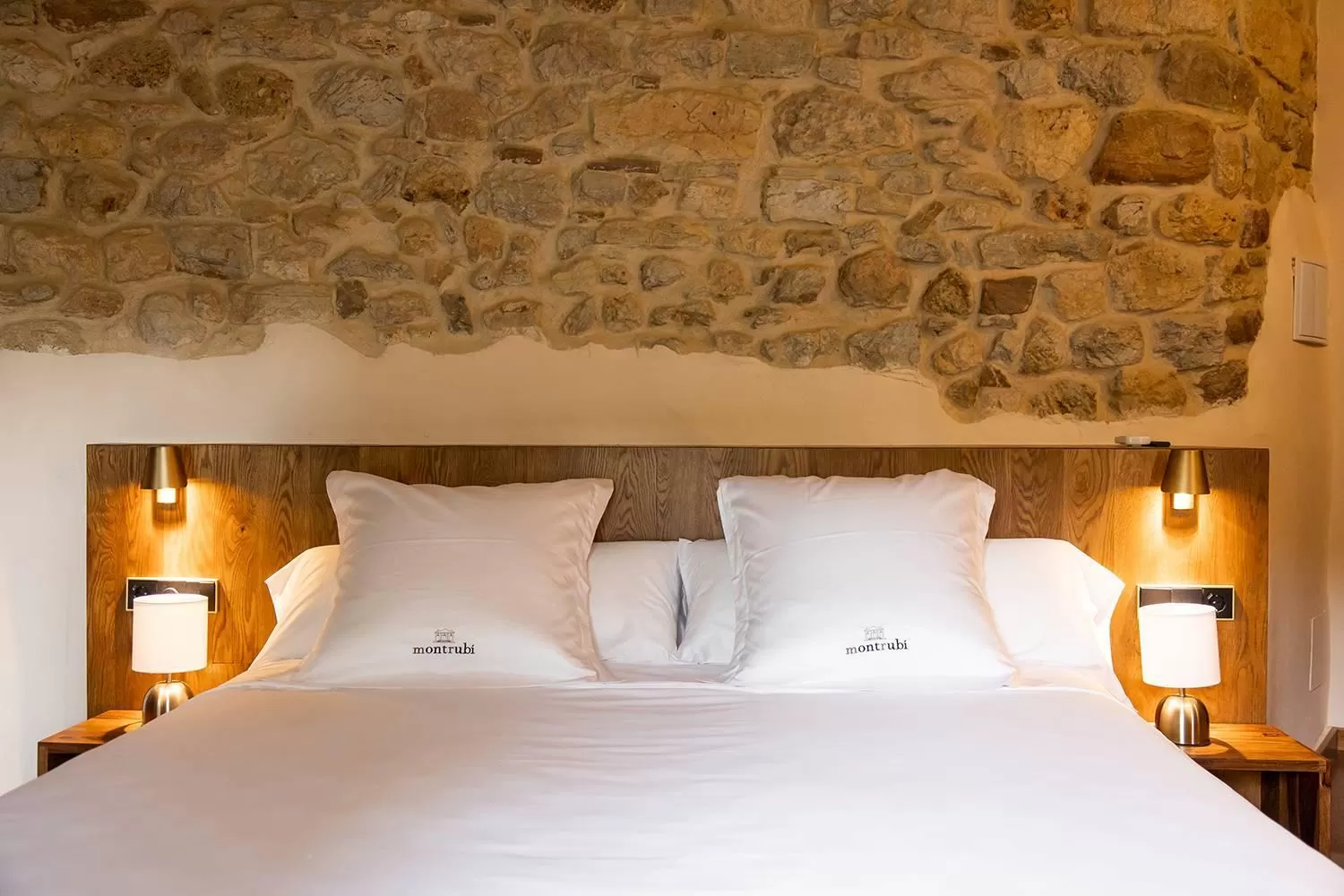 Bed in Hotel Montrubí 1771 - Slow Winery Hotel - Adults only