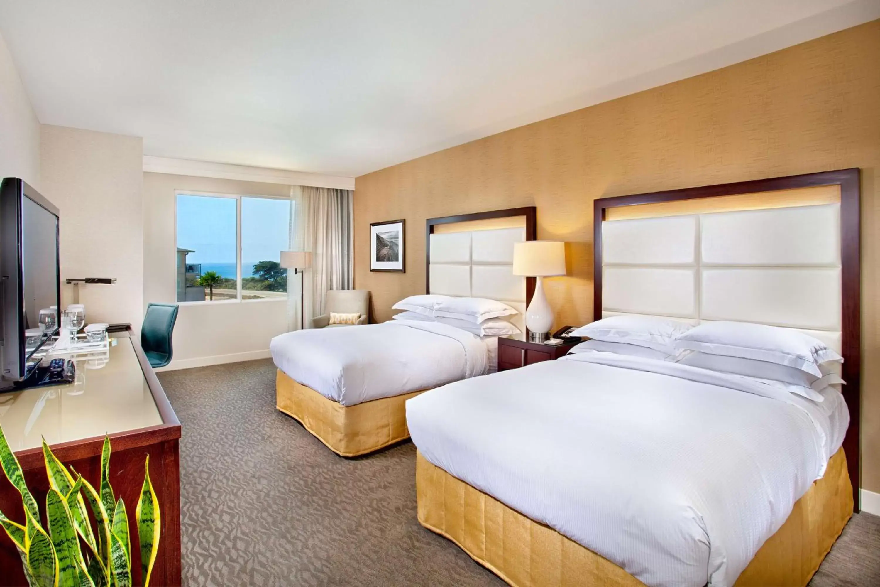 Bed in Cape Rey Carlsbad Beach, A Hilton Resort & Spa