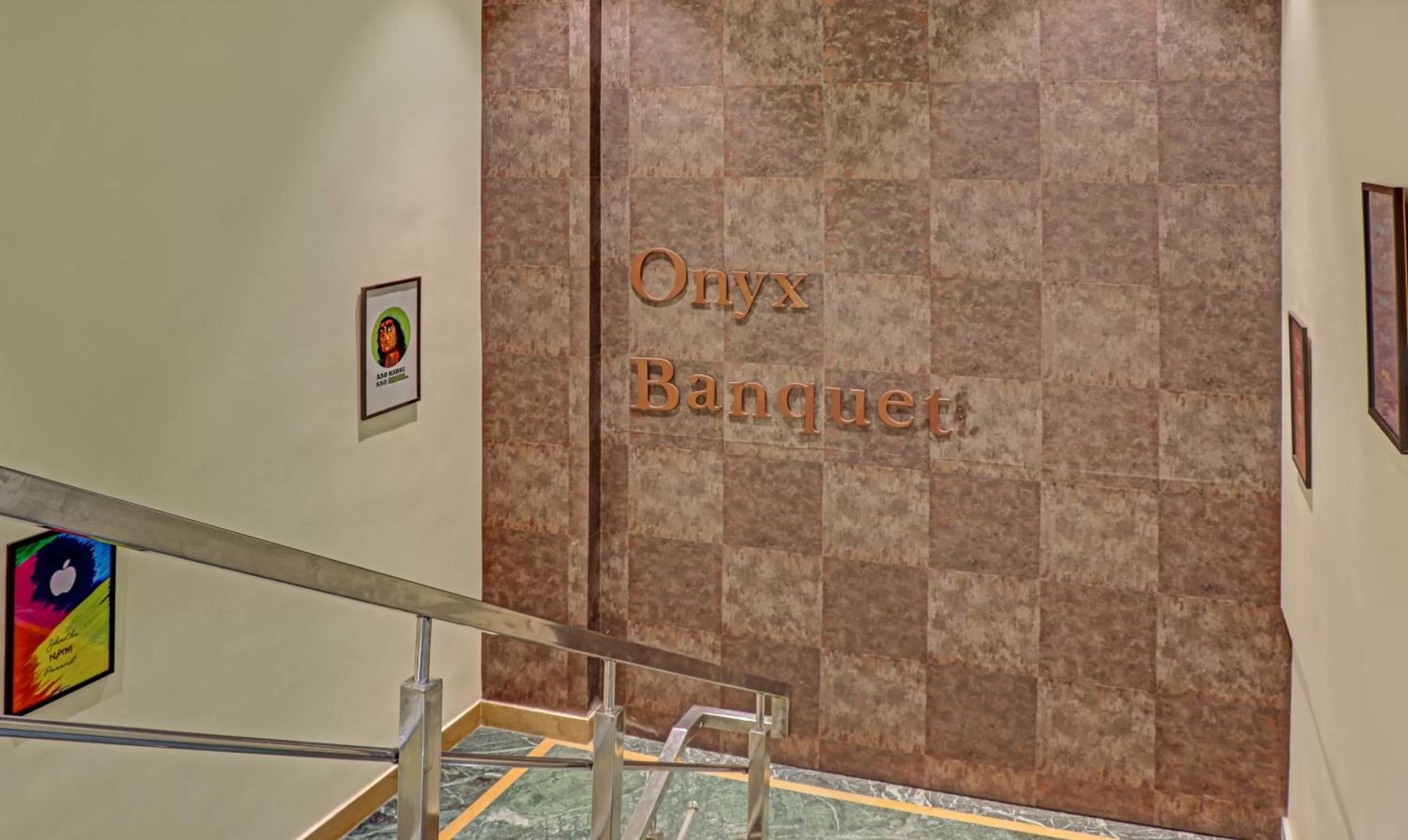 Restaurant/places to eat in The Onyx Hotel