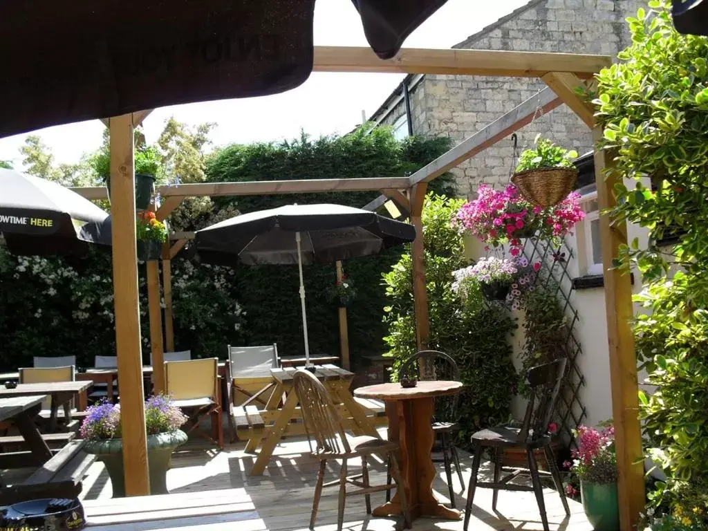 Property building in Queen in the West Property building in Queen in the West