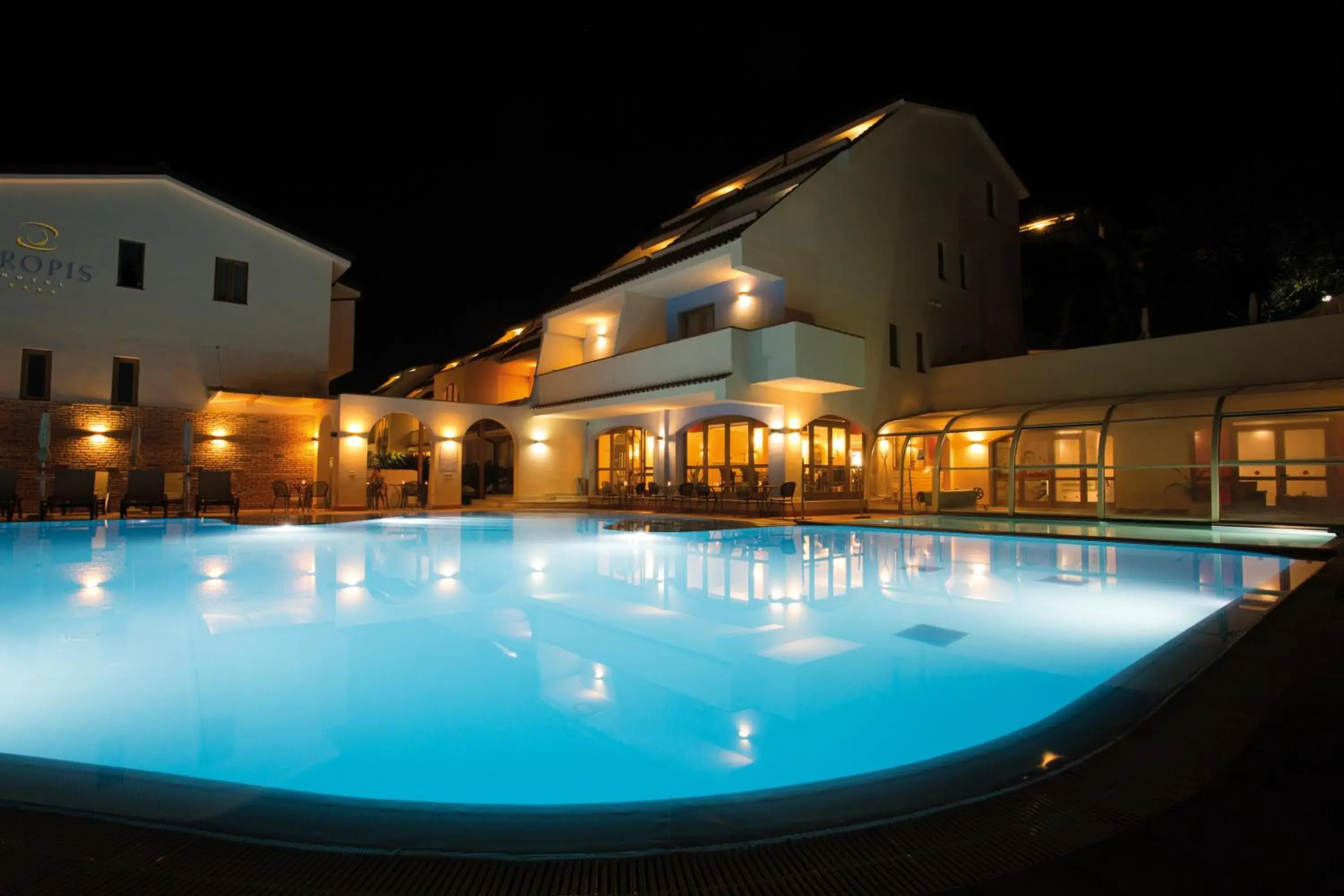 Swimming pool, Property Building in Hotel Tropis