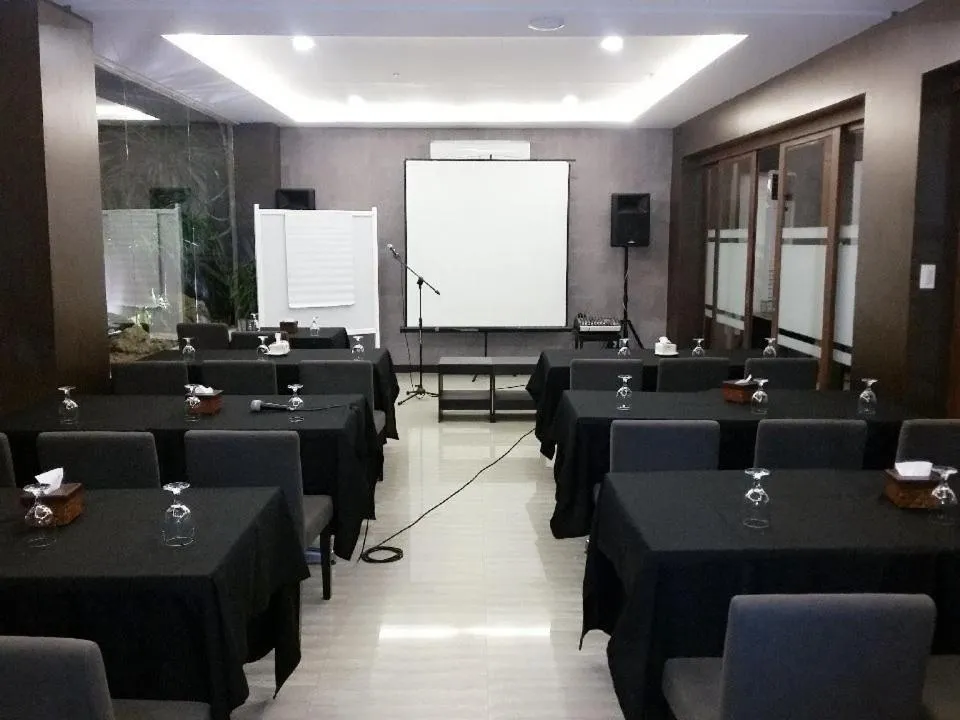 Meeting/conference room in GT Hotel Iloilo
