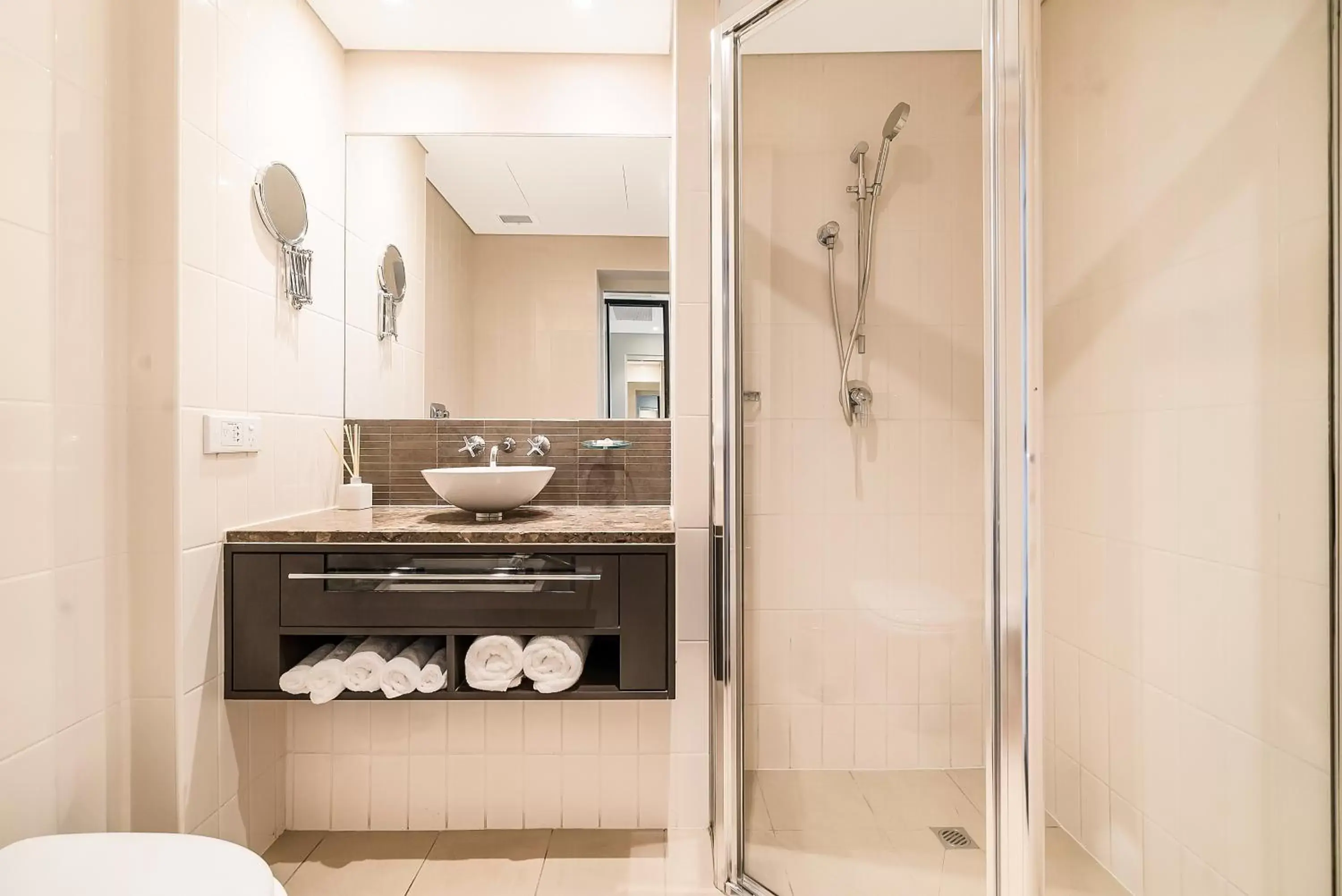 Shower, Bathroom in Mindil Beach Casino Resort