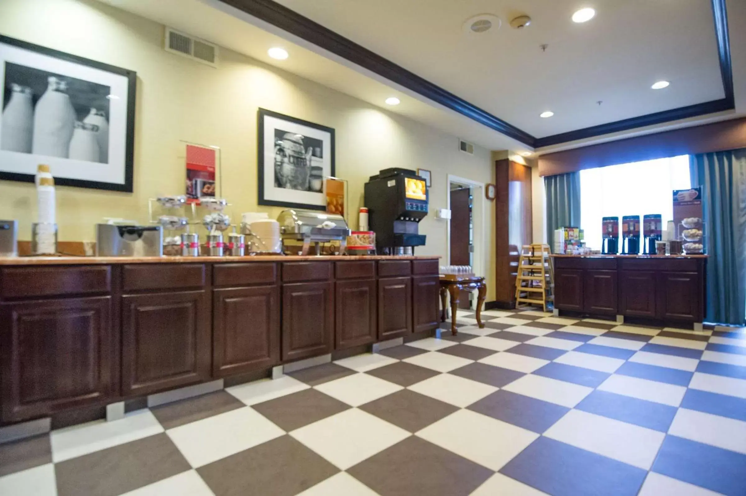 Restaurant/places to eat in Hampton by Hilton Brattleboro