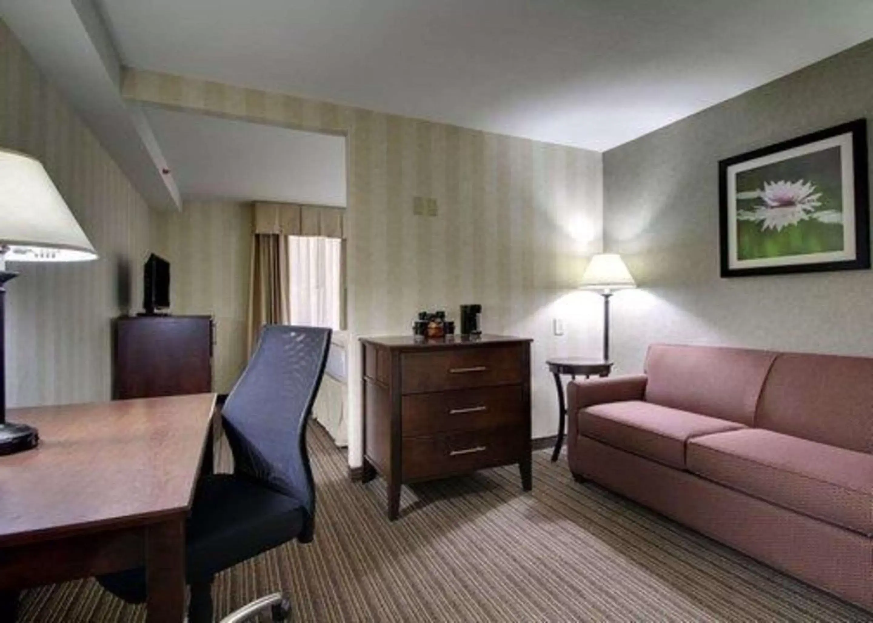 Photo of the whole room, Seating Area in The Atrium Hotel on Third