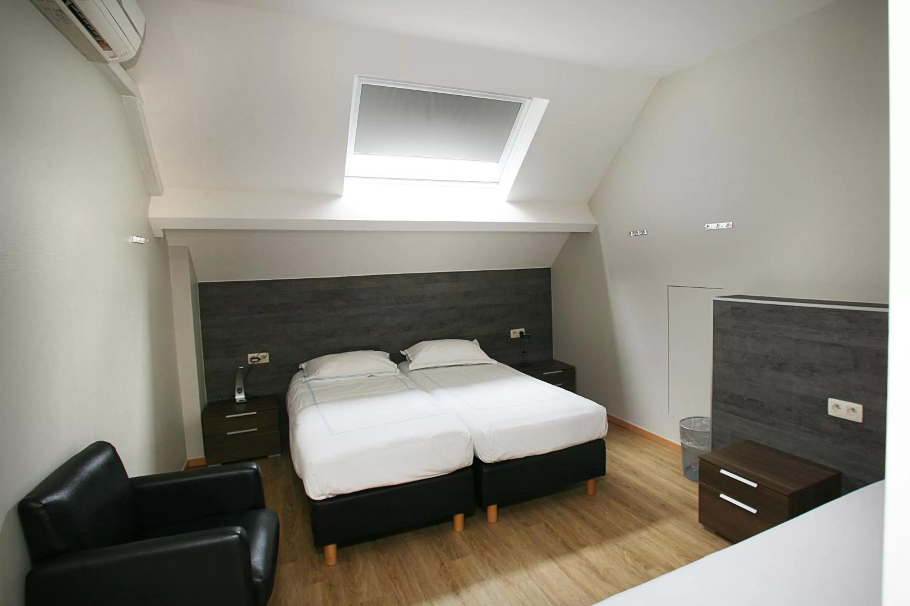 Bed in Hotel Au Prince Royal