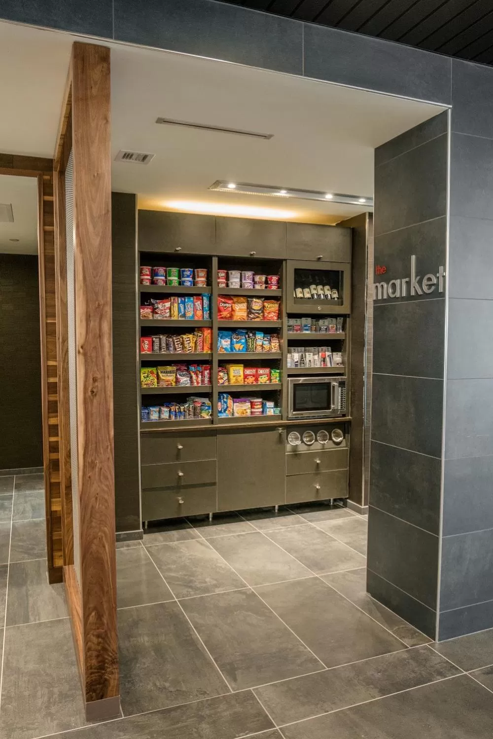 On-site shops in Courtyard by Marriott Fargo