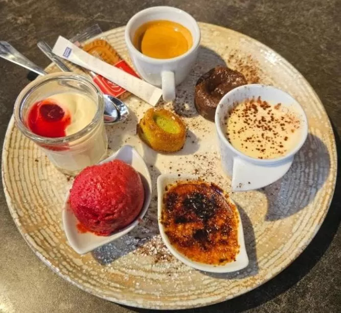 Restaurant/places to eat in Logis Central Hôtel - Restaurant & Spa