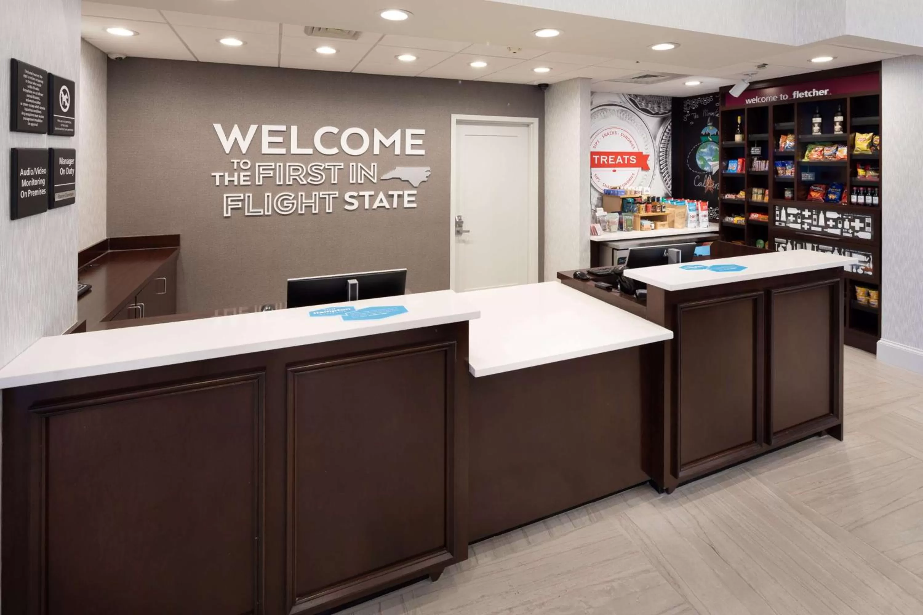 Lobby or reception in Hampton Inn and Suites Asheville Airport