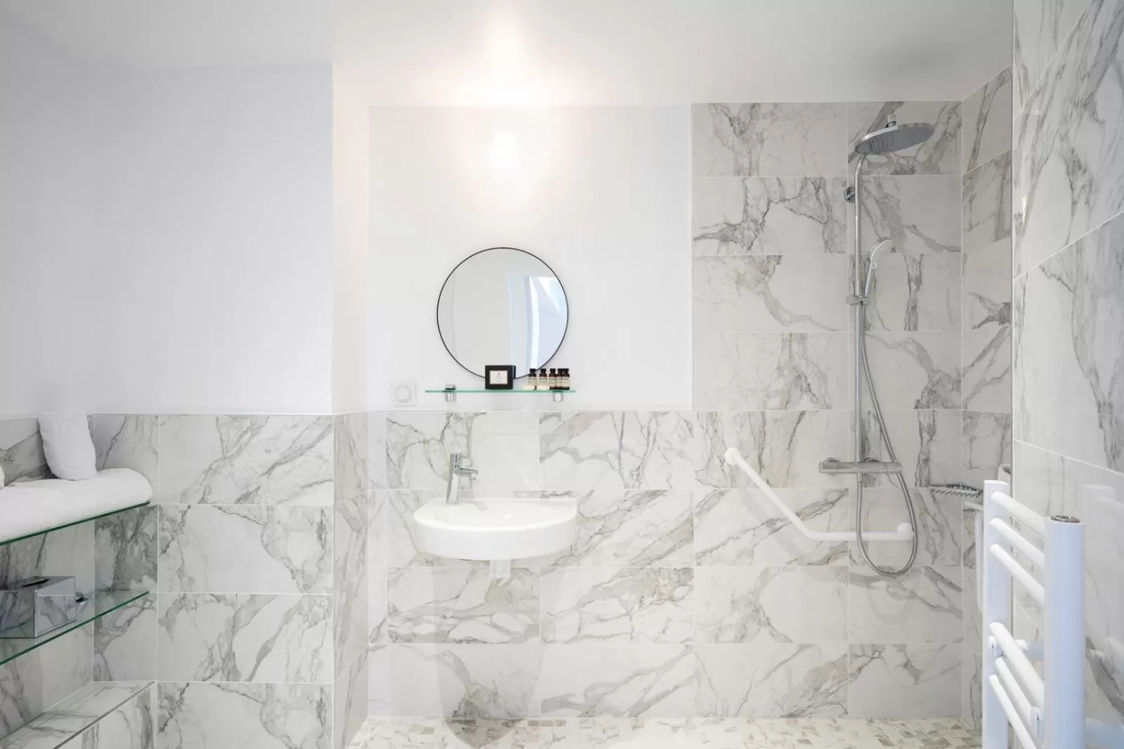 Shower in Hôtel 31 - Paris Tour Eiffel