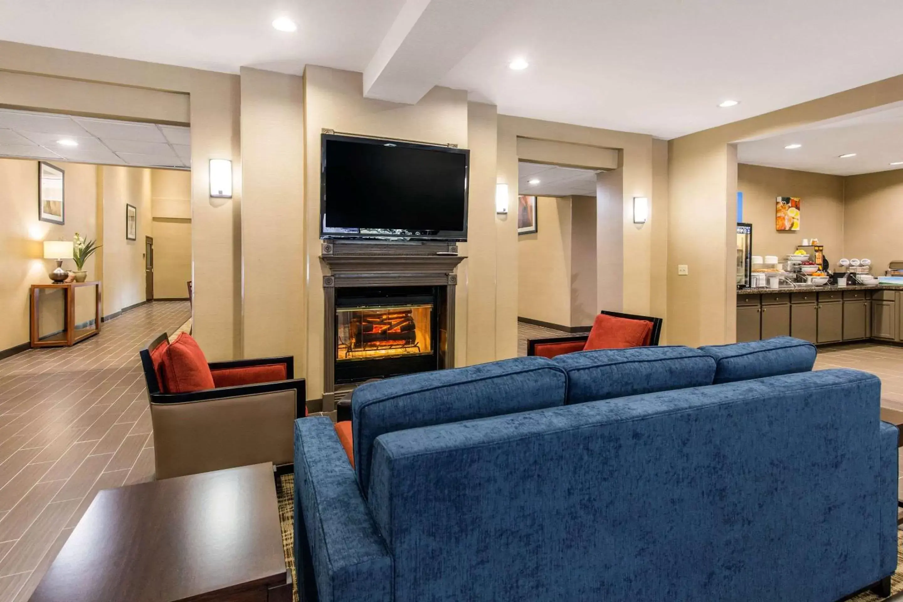 Lobby or reception, Seating Area in Comfort Inn & Suites IAH Bush Airport – East