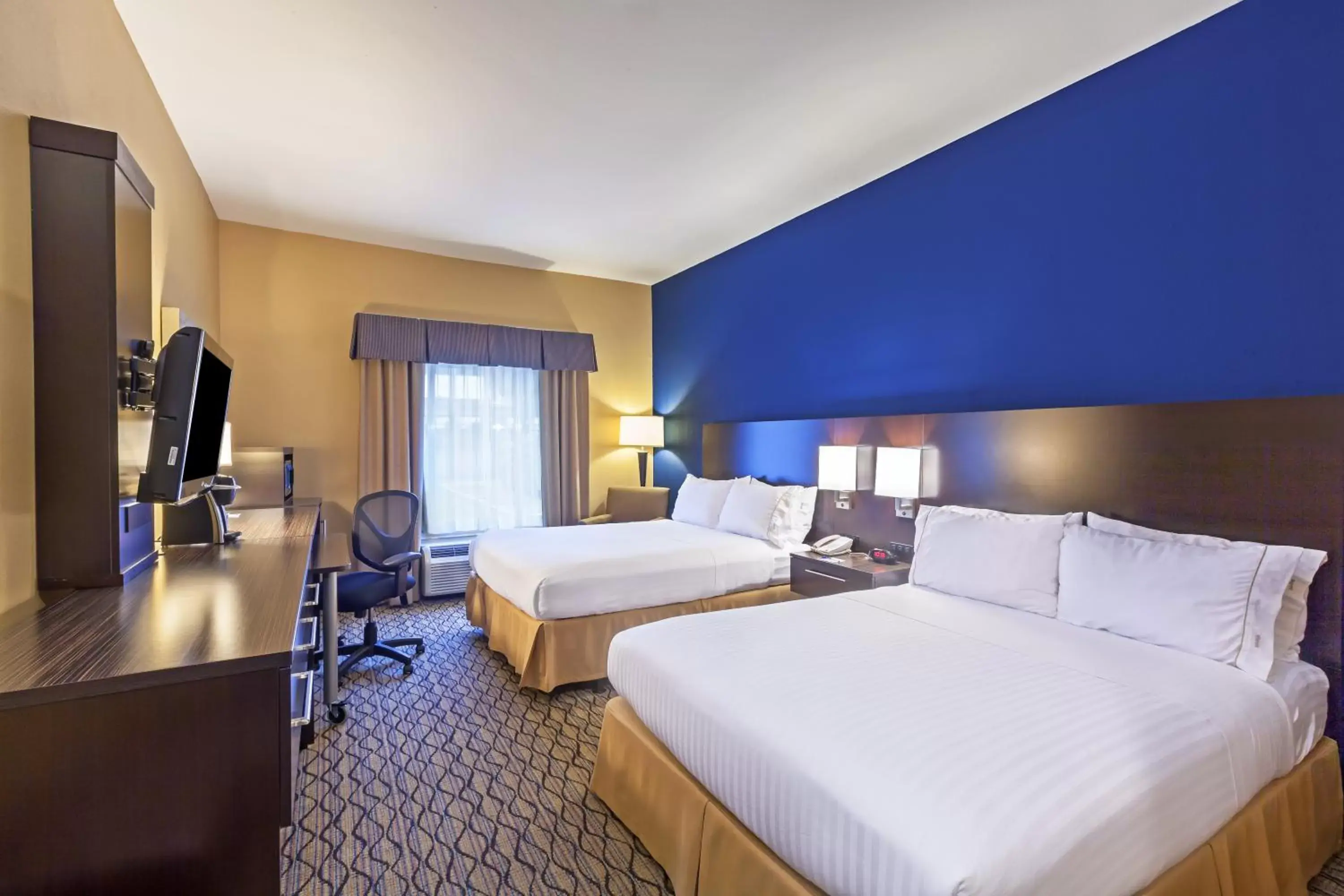 Photo of the whole room in Holiday Inn Express Hotel & Suites Houston-Downtown Convention Center, an IHG Hotel