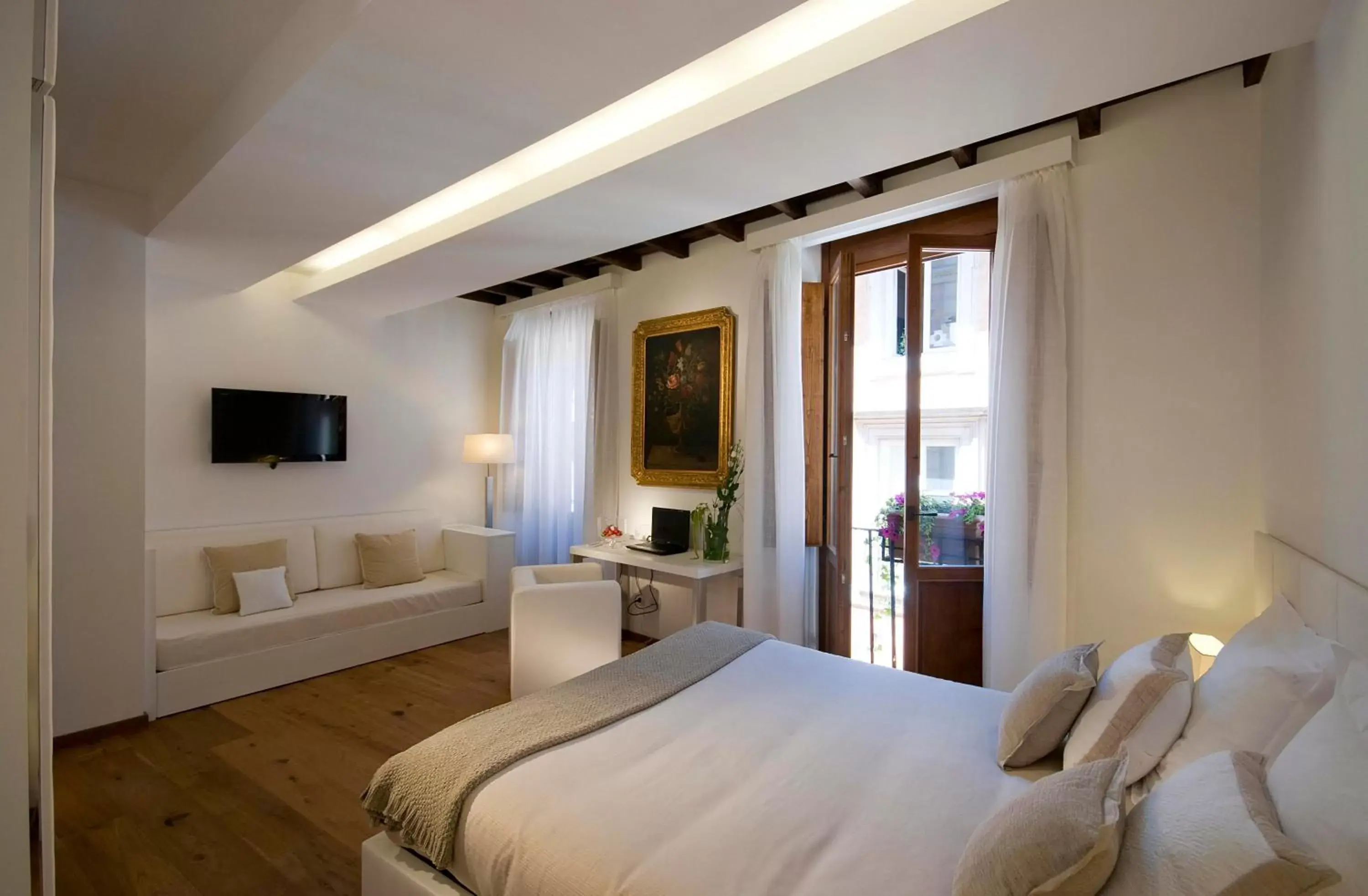Bedroom, Bed in Gigli D'Oro Suite