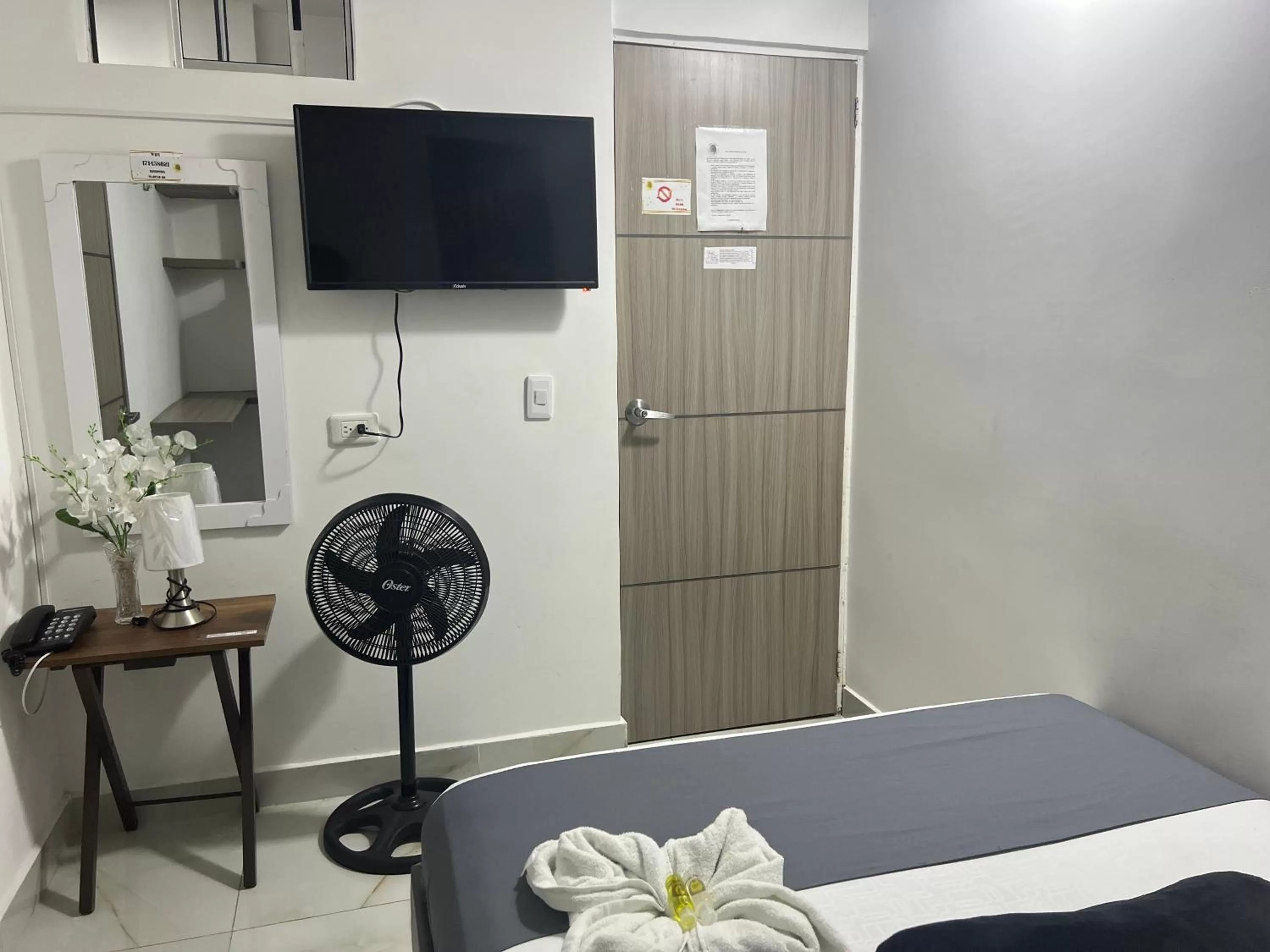 Photo of the whole room, Bed in La Forêt de Café Hotel