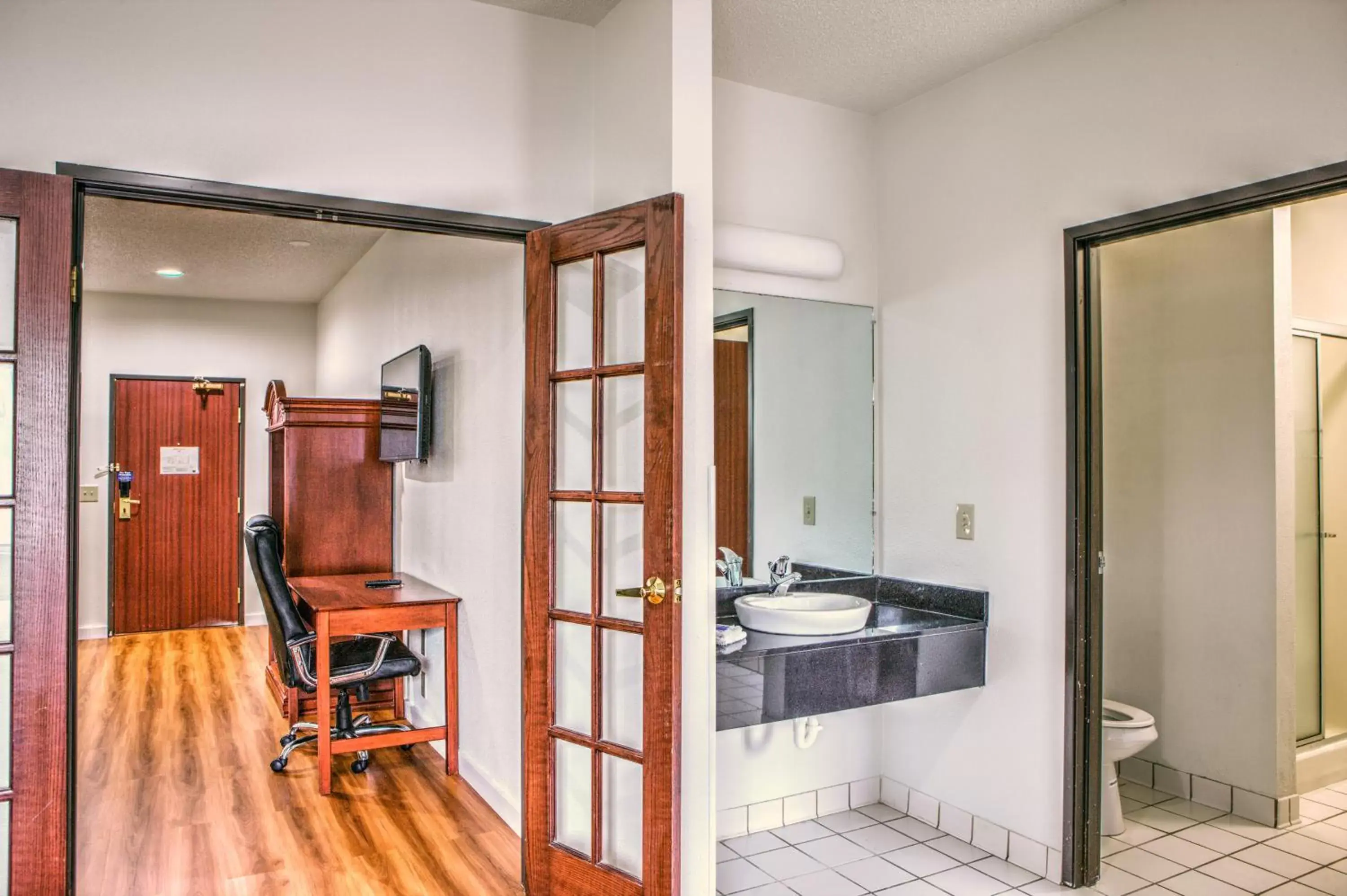 Bathroom in Motel 6-Dallas, TX - Northwest