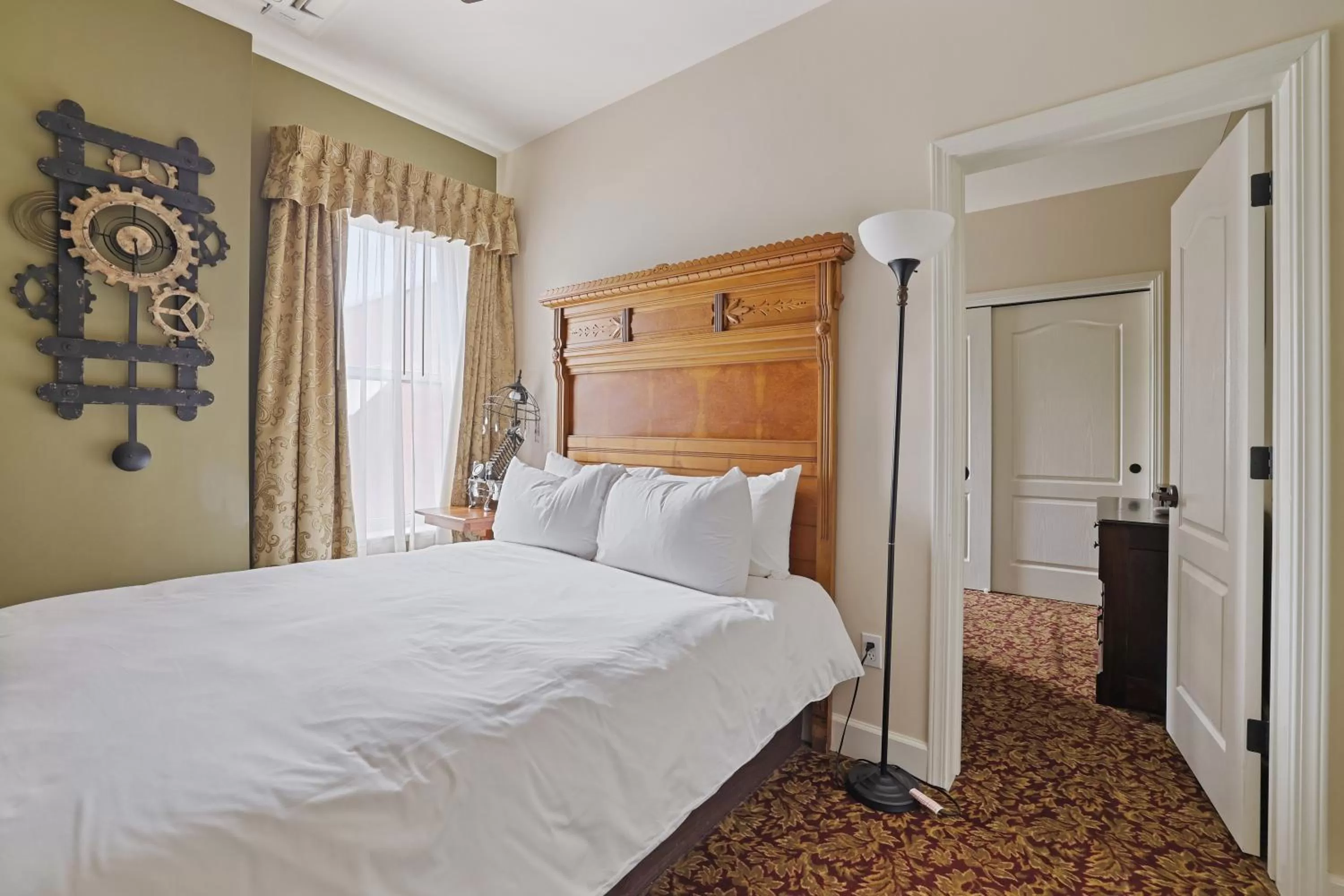 Bedroom, Bed in National Hotel Jackson, Tapestry Collection by Hilton