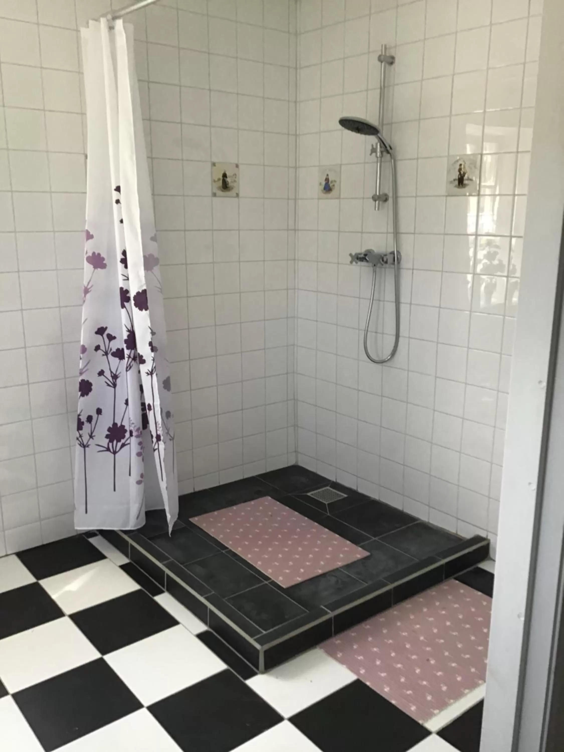 Shower, Bathroom in Nergena Zimmer Frei