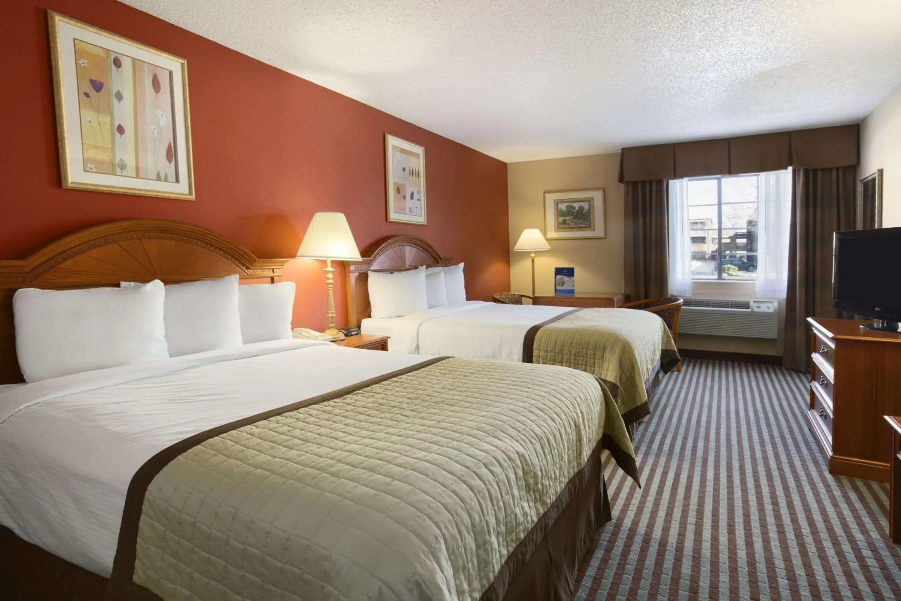 Photo of the whole room, Bed in Baymont by Wyndham Oklahoma City Airport