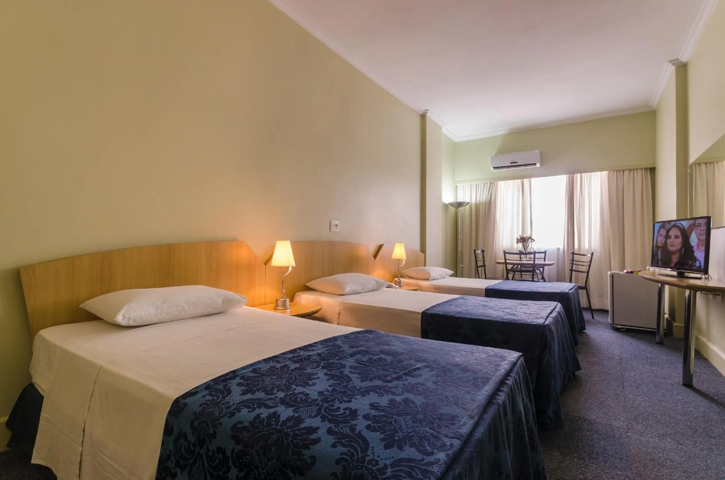 Day, Bed in San Raphael Hotel