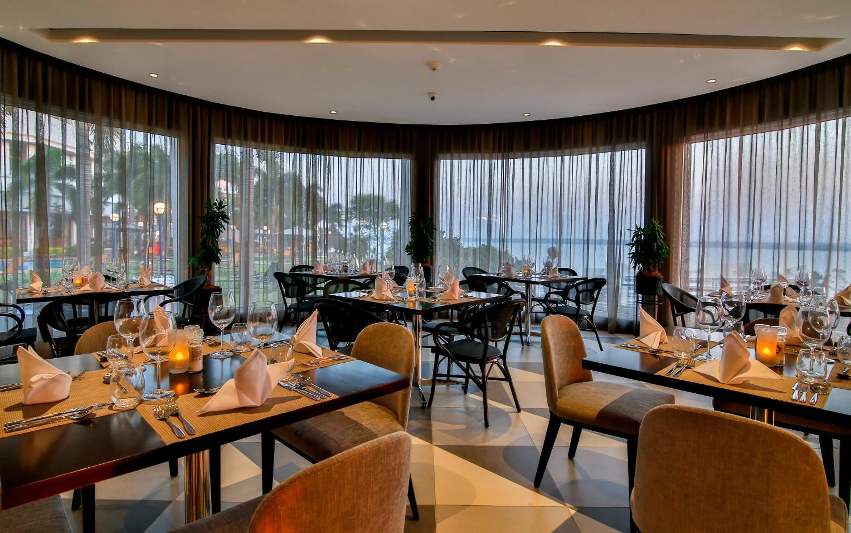 Restaurant/places to eat in Hotel Cardoso