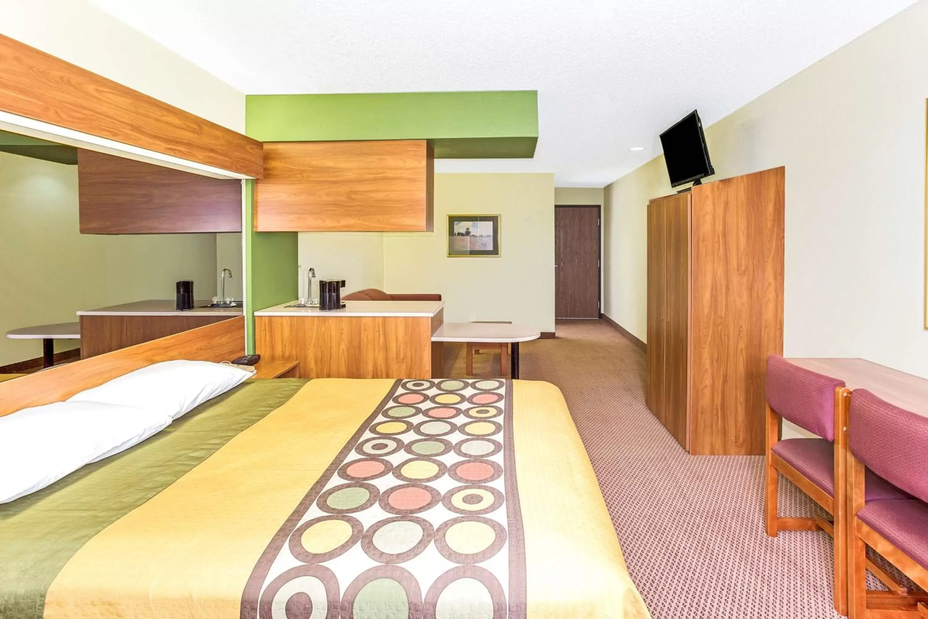 Queen Suite - Non-Smoking in Super 8 by Wyndham Parker/SE Denver Area