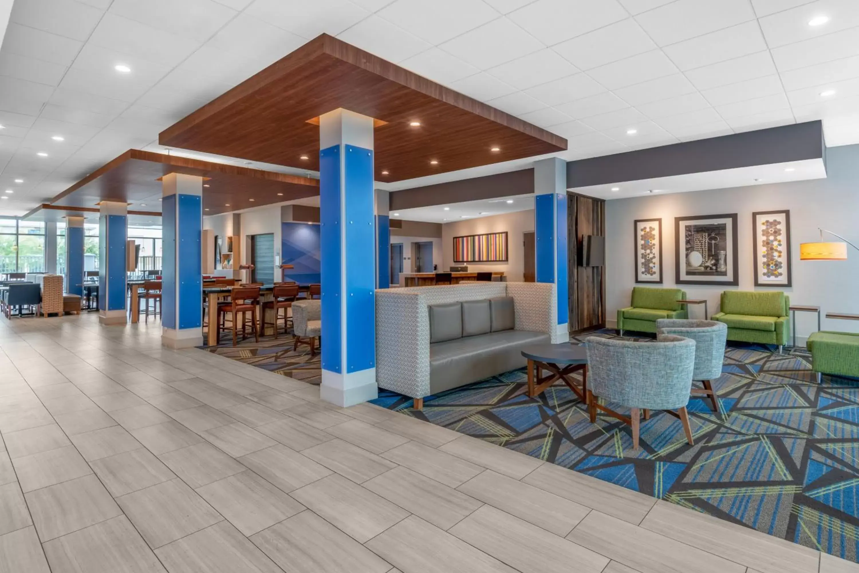 Property building in Holiday Inn Express & Suites - Phoenix - Airport North, an IHG Hotel