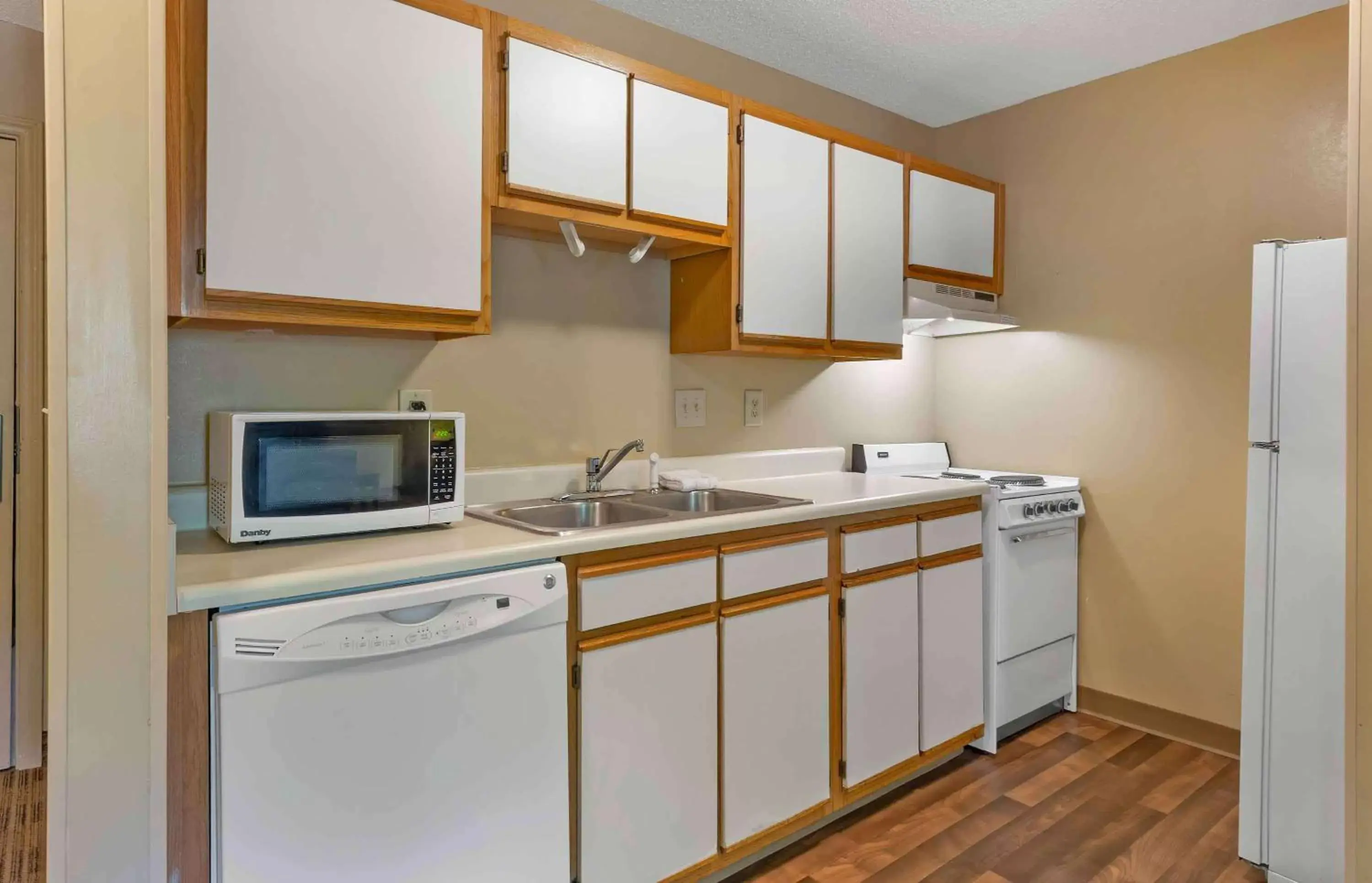 Bedroom, Kitchen/Kitchenette in Extended Stay America Suites - Raleigh - Cary - Harrison Ave