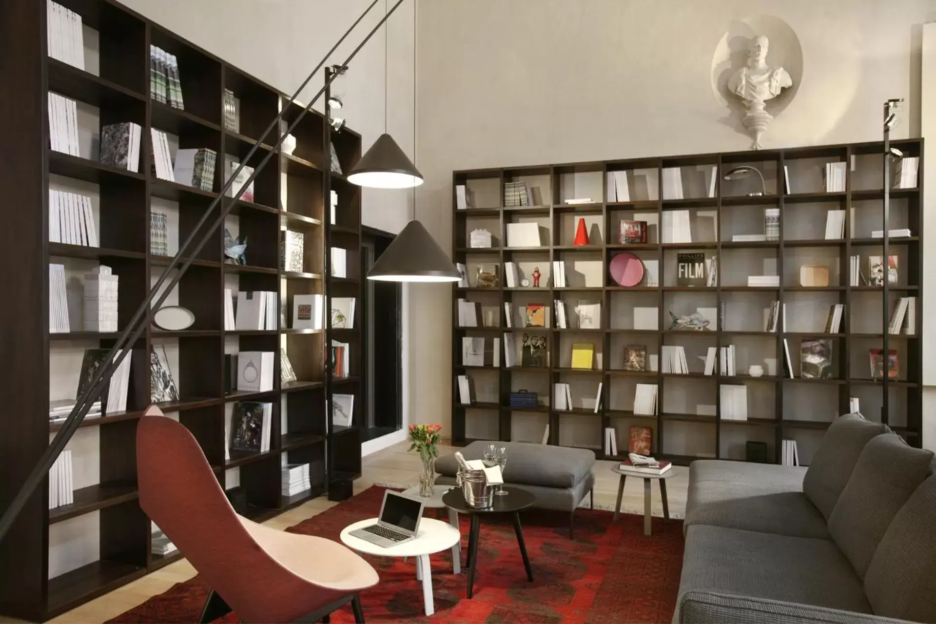 Communal lounge/ TV room, Library in Hotel Palazzo Grillo