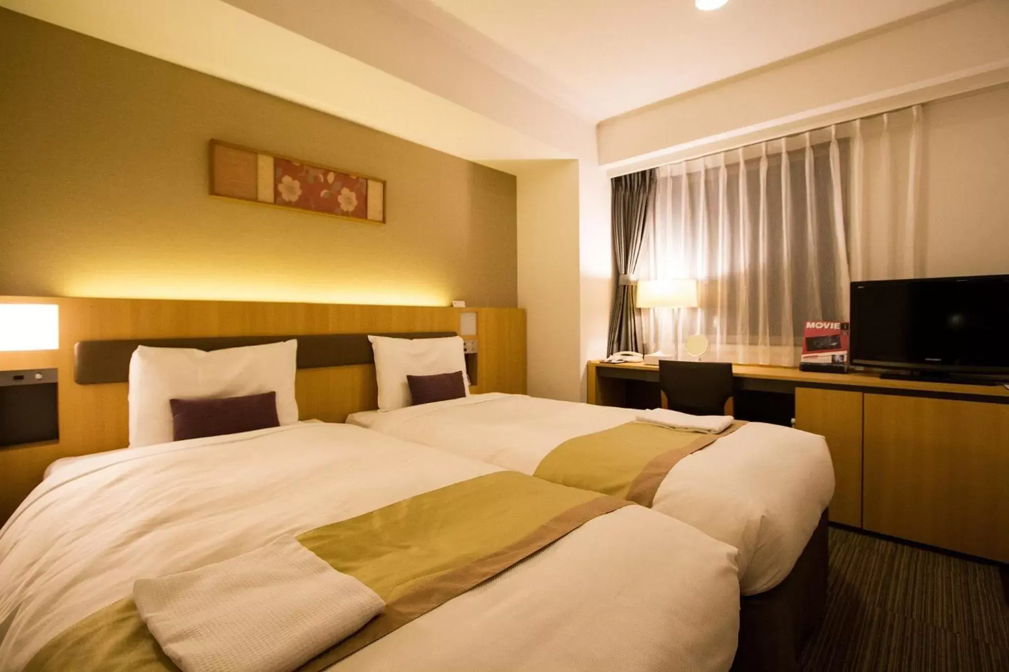 Bed in Hotel Sunroute Asakusa