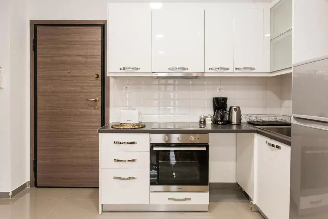pet friendly, Kitchen/Kitchenette in Nicholas Point Apartments and Rooms