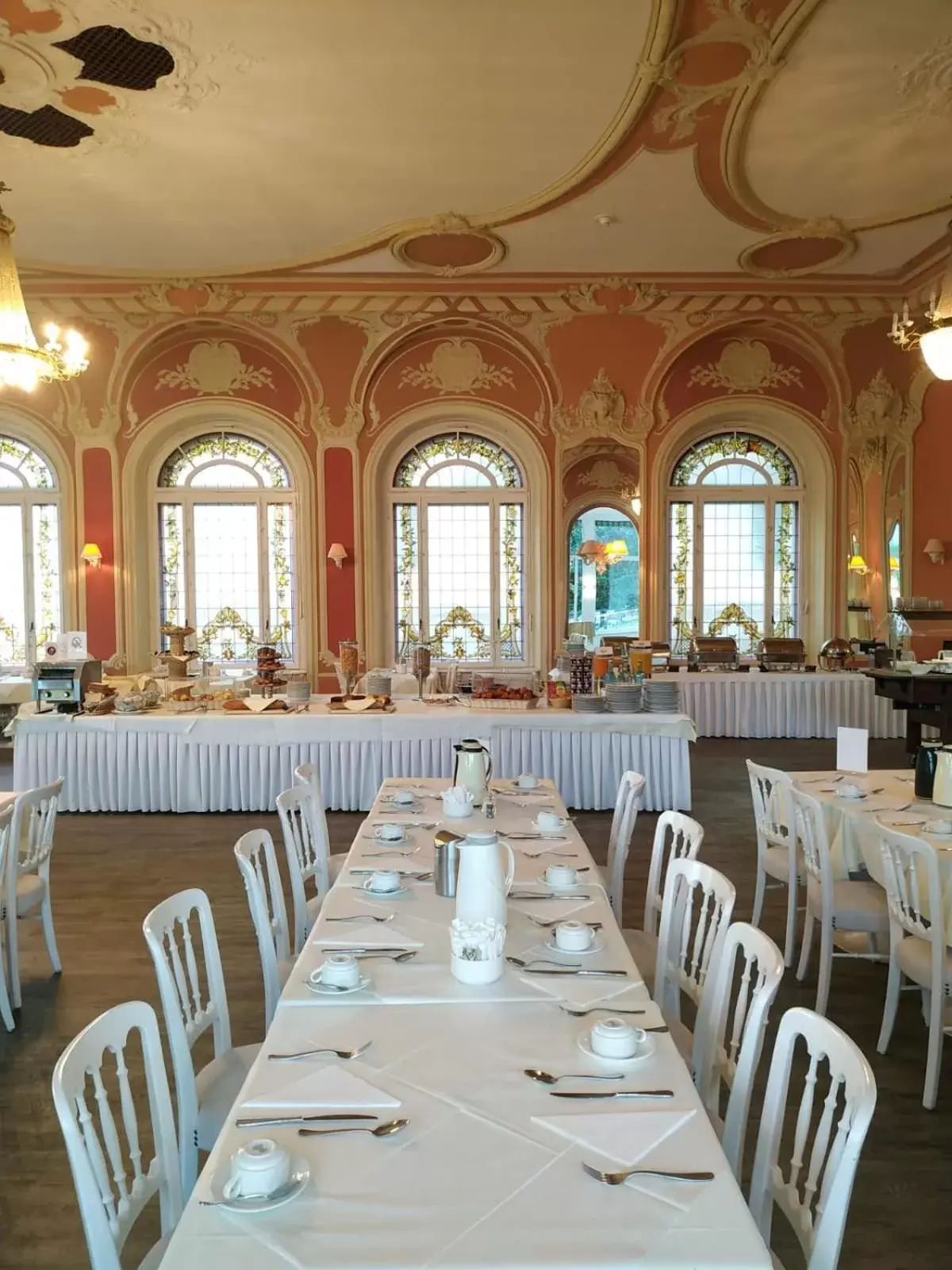 Restaurant/Places to Eat in Hotel Eden Palace au Lac