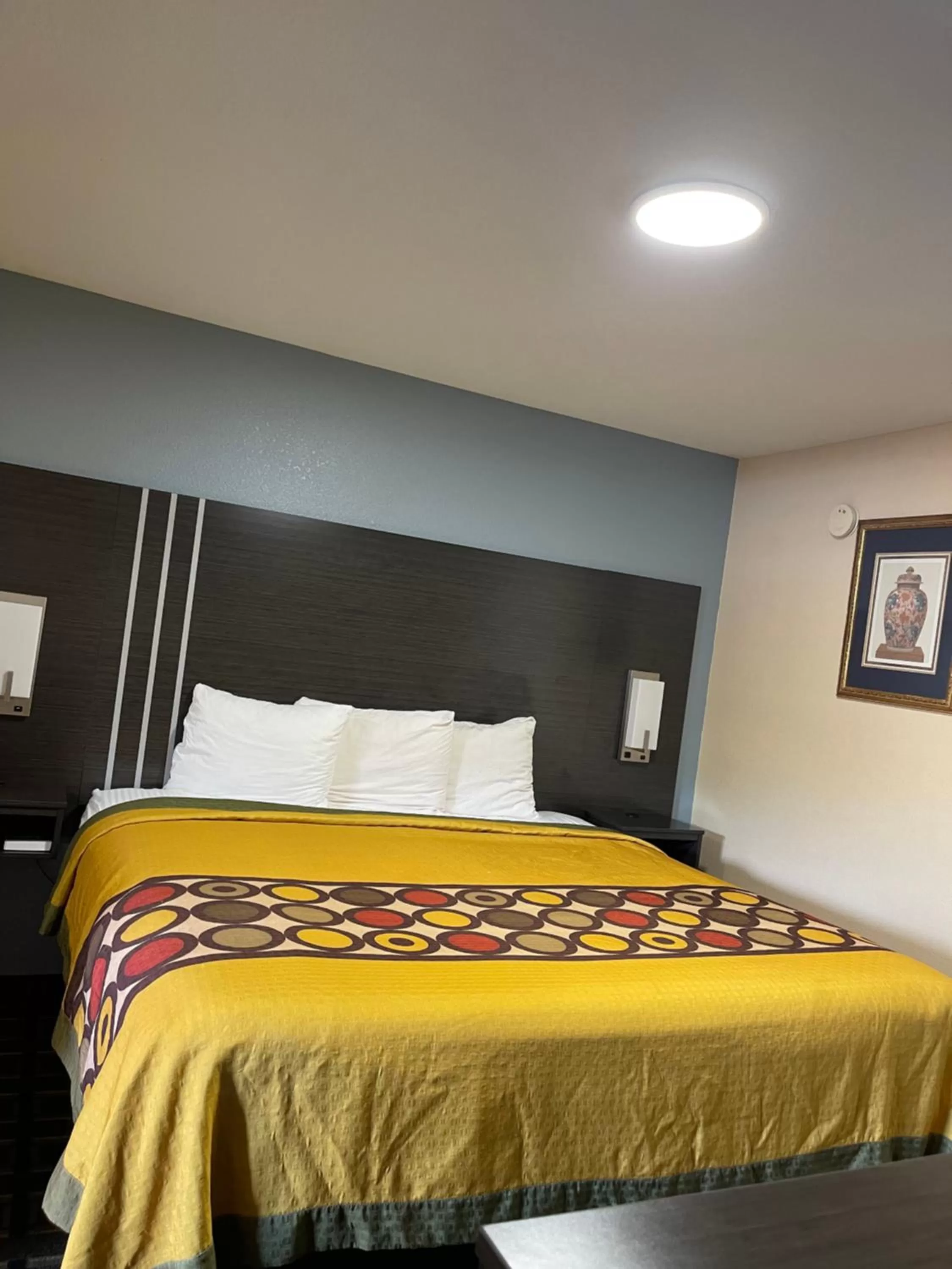 Bed in New Hampshire Inn West Memphis