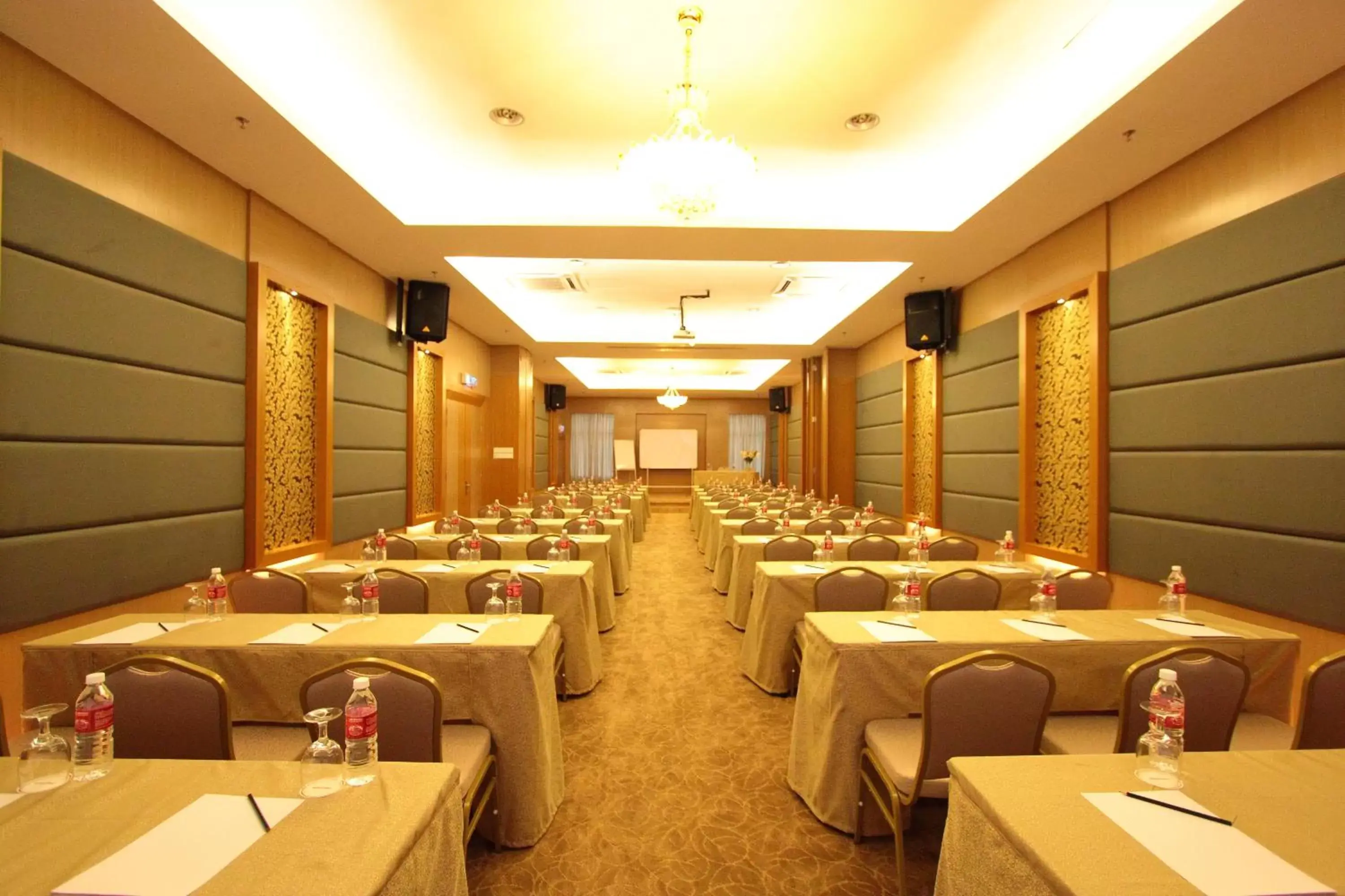 Business facilities, Restaurant/Places to Eat in The Guest Hotel & Spa