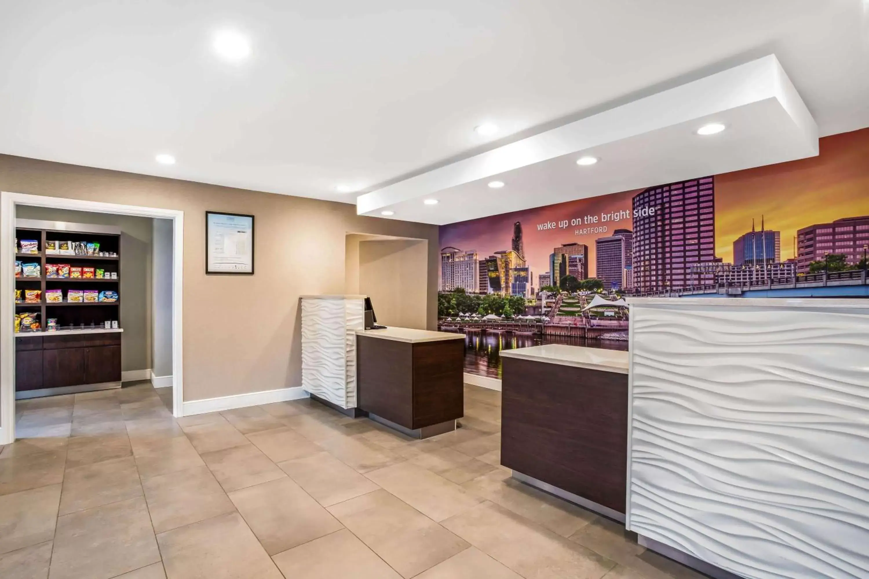 Lobby or reception in La Quinta by Wyndham Hartford Bradley Airport