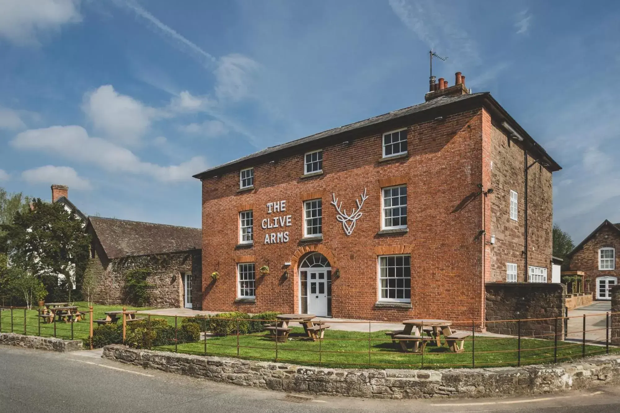 Facade/entrance, Property Building in The Clive Arms