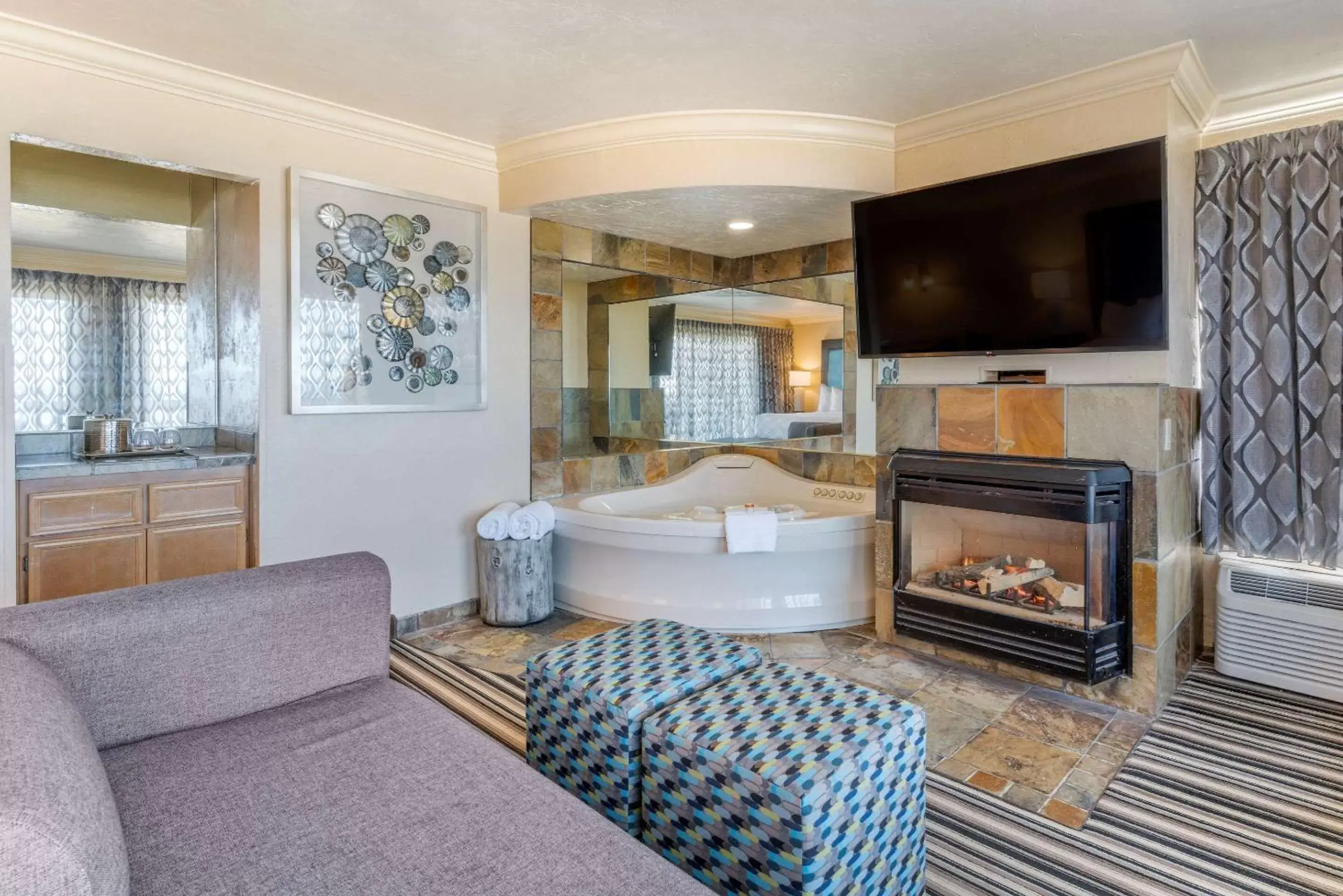 Photo of the whole room, Seating Area in Lincoln Sands Oceanfront Resort, Ascend Hotel Collection