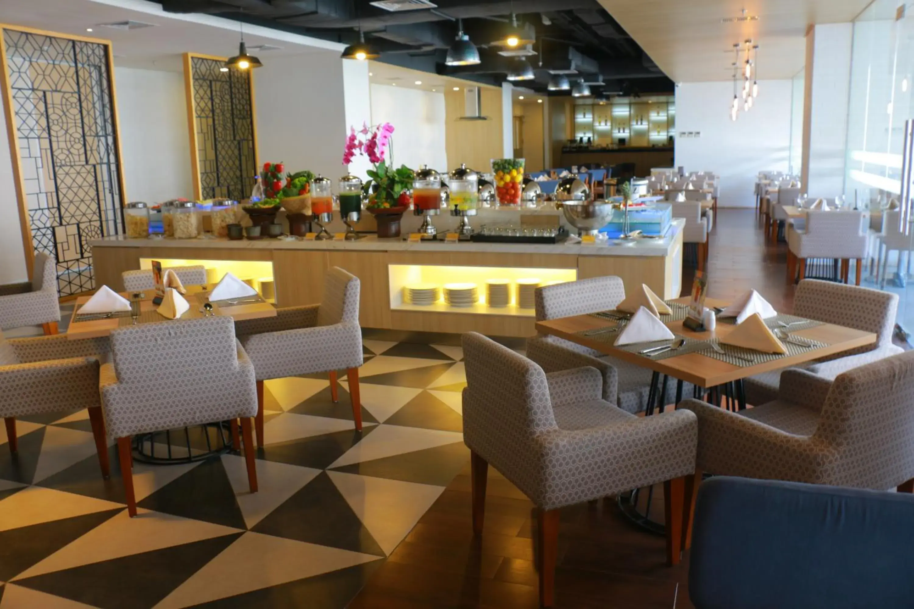 Restaurant/Places to Eat in Hotel Santika Mega City - Bekasi