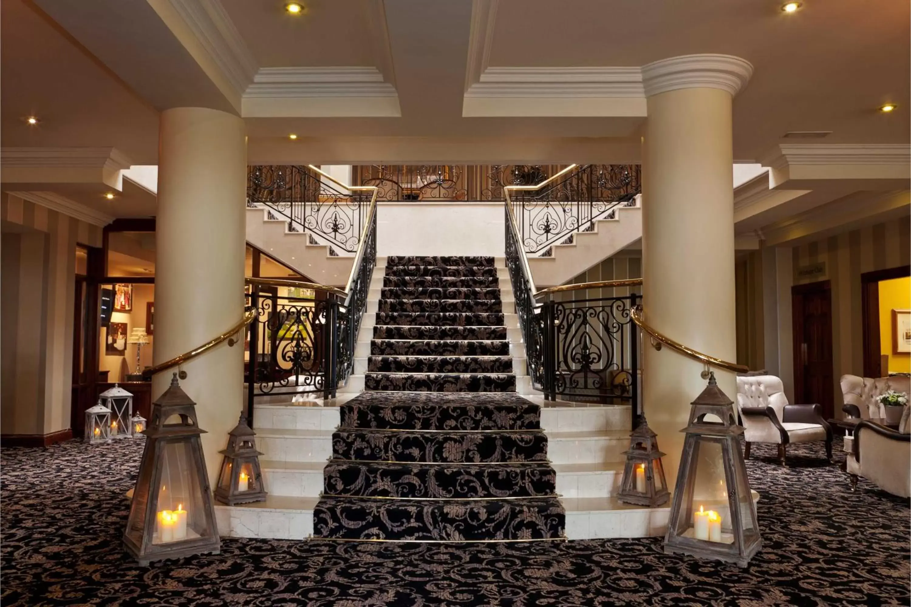 Lobby or reception in Ashdown Park Hotel