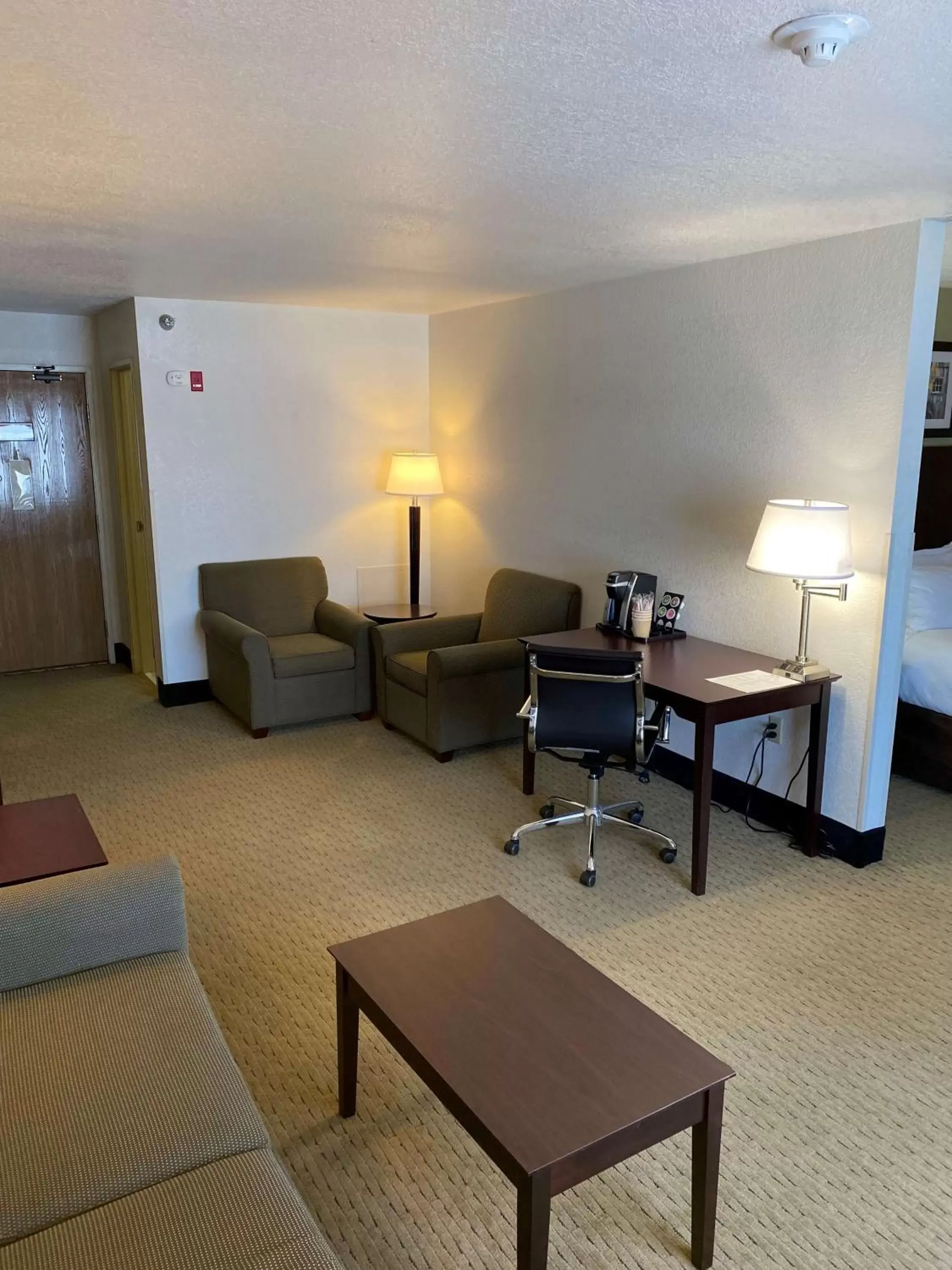 Living room, Seating Area in Best Western Celina