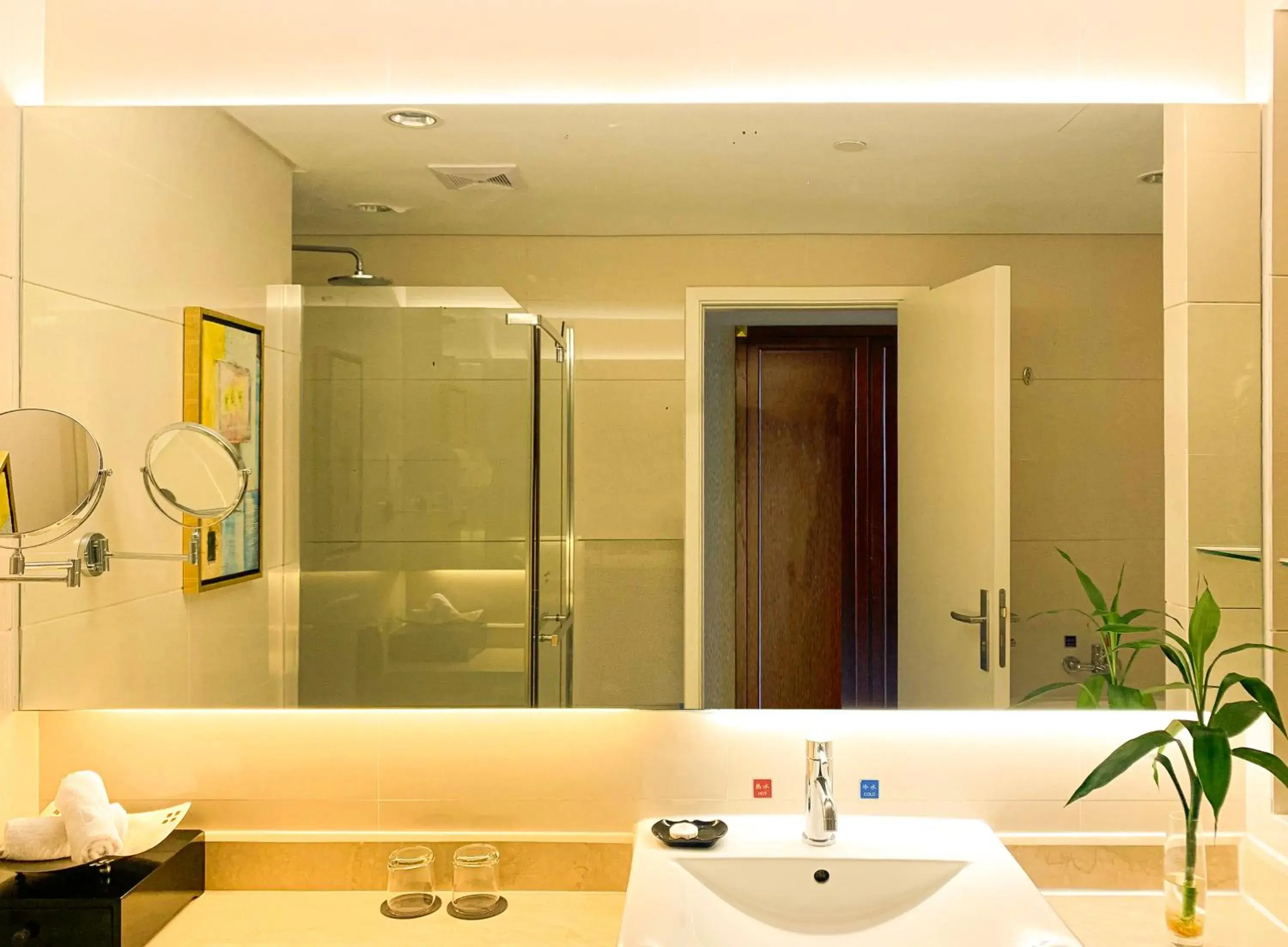 Bathroom in Haikou Mingguang Shengyi Hotel (Previous Mingguang International Hotel)