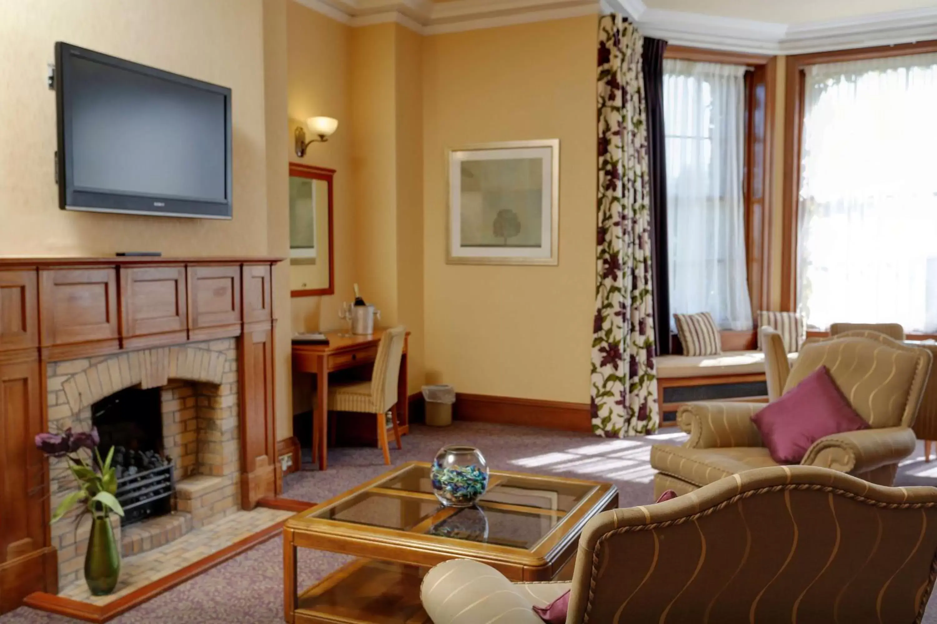 Photo of the whole room, Seating Area in Best Western Balgeddie House Hotel