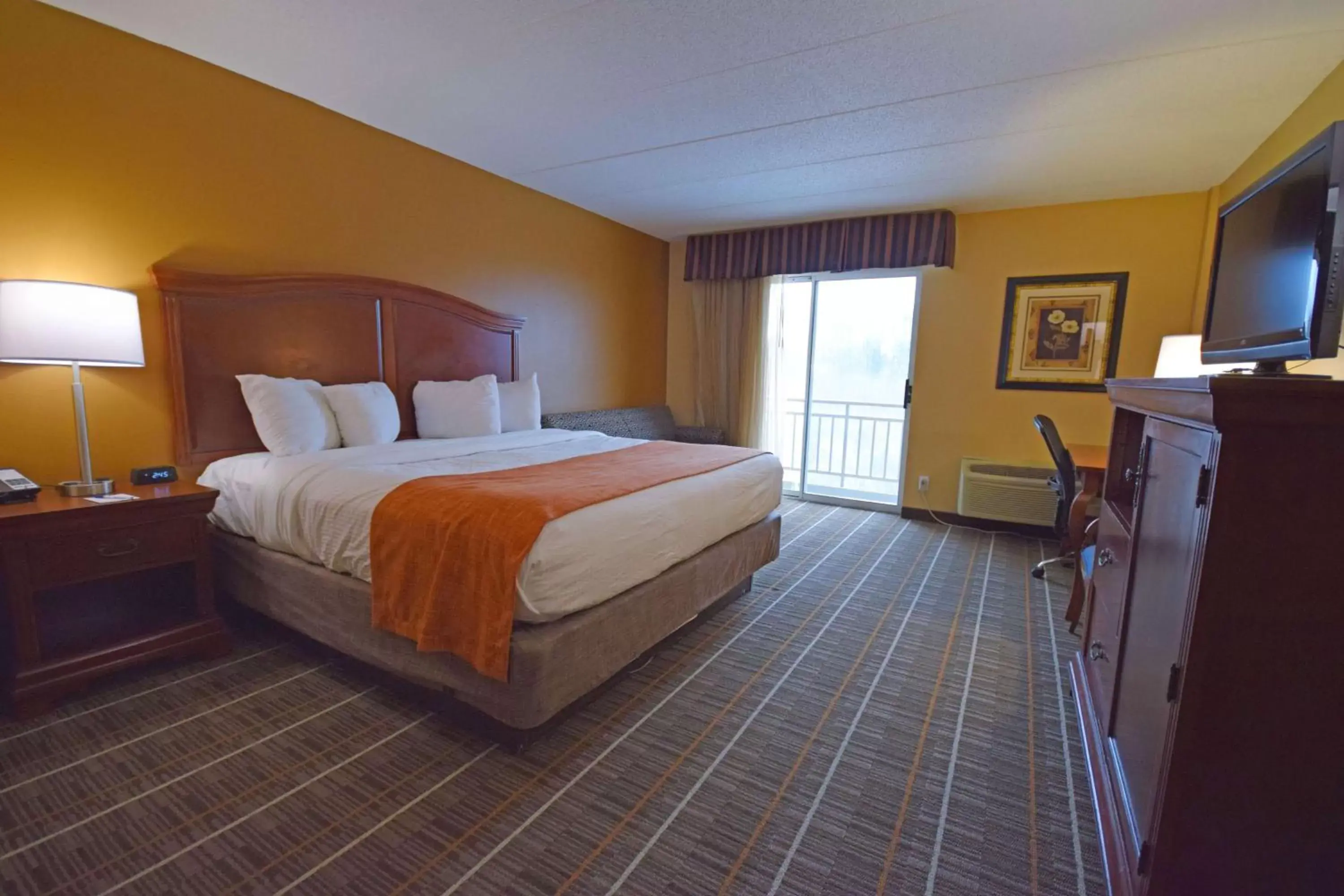 Photo of the whole room, Bed in Best Western Resort Hotel & Conference Center Portage