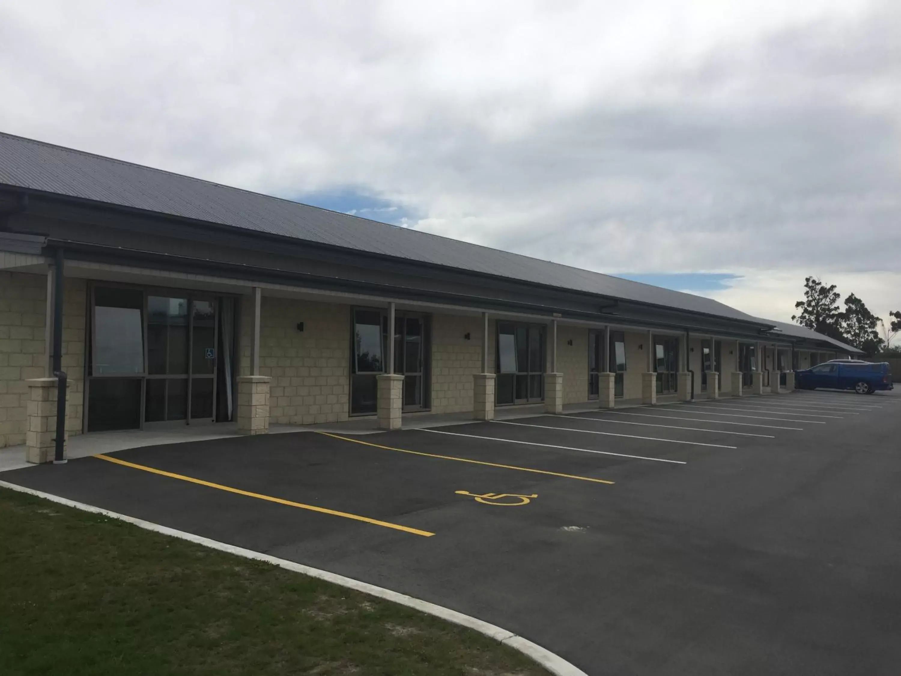 Property building, Facade/Entrance in Rolleston Highway Motel